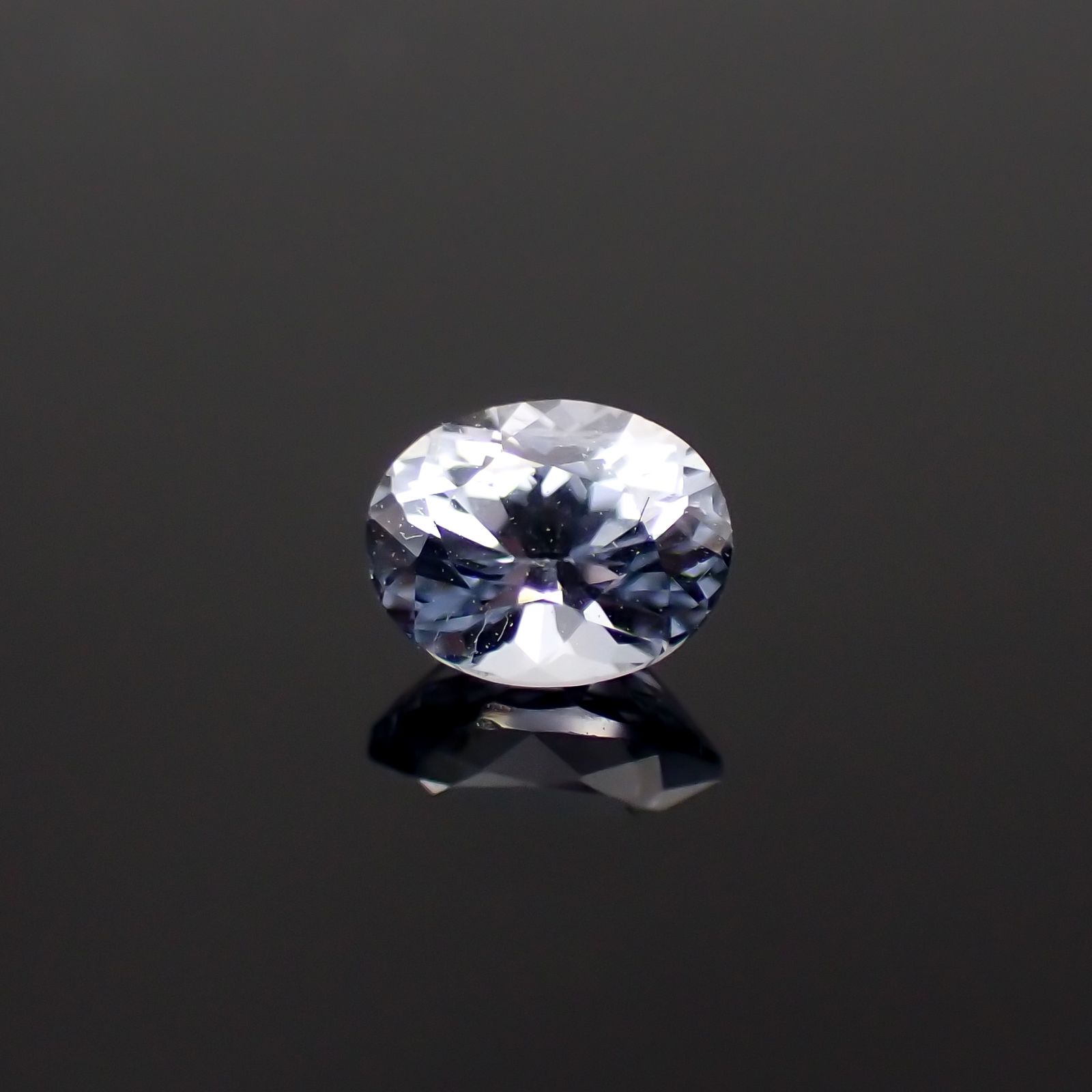 アイスブルーサファイア(宝石名サファイア)スリランカ/マダガスカル産 0.31ct 識別済[230421395]4.3x3.4mm前後