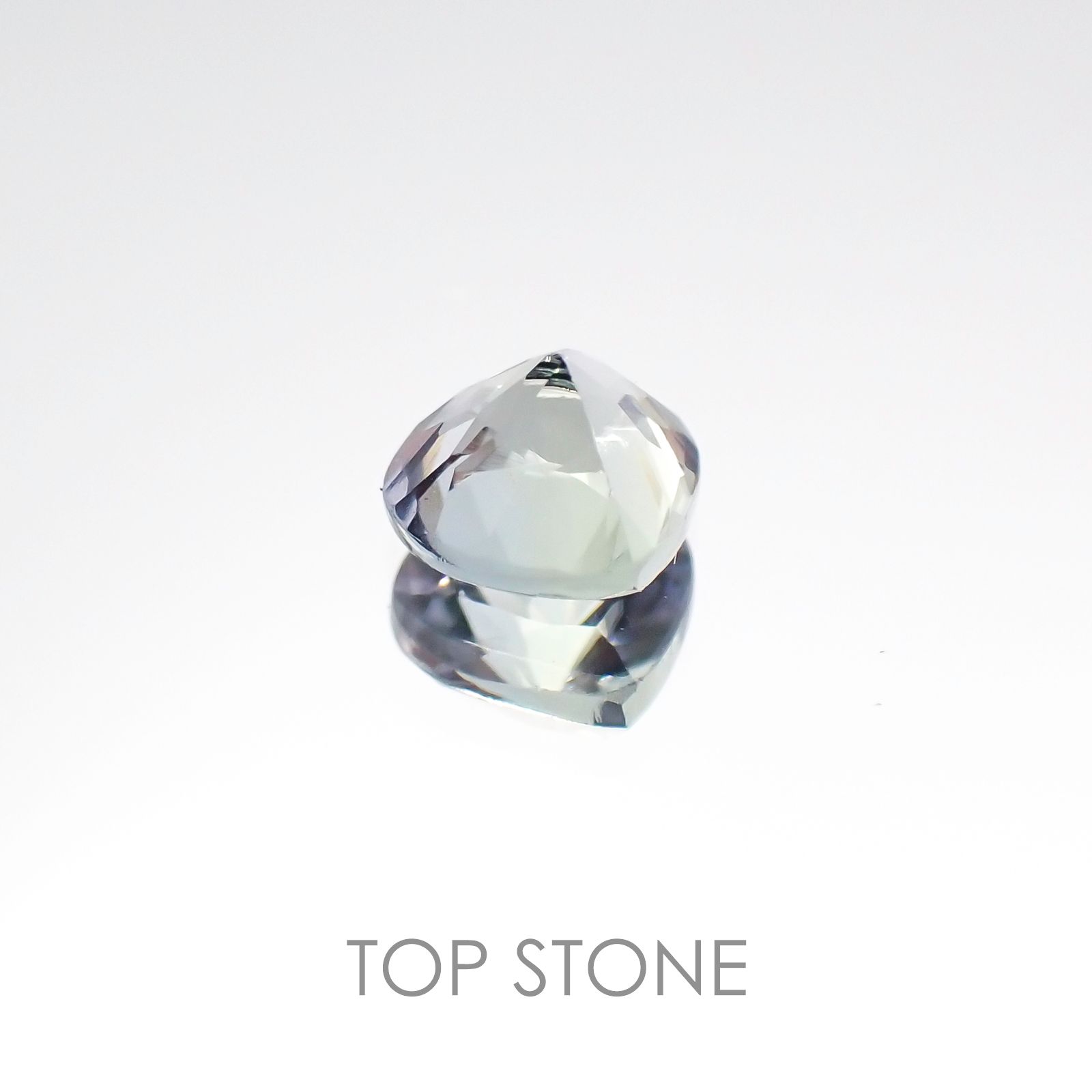 バイカラータンザナイト(宝石名タンザナイト) タンザニア産 0.58ct 識別済[20096422]5.2×5.2mm前後