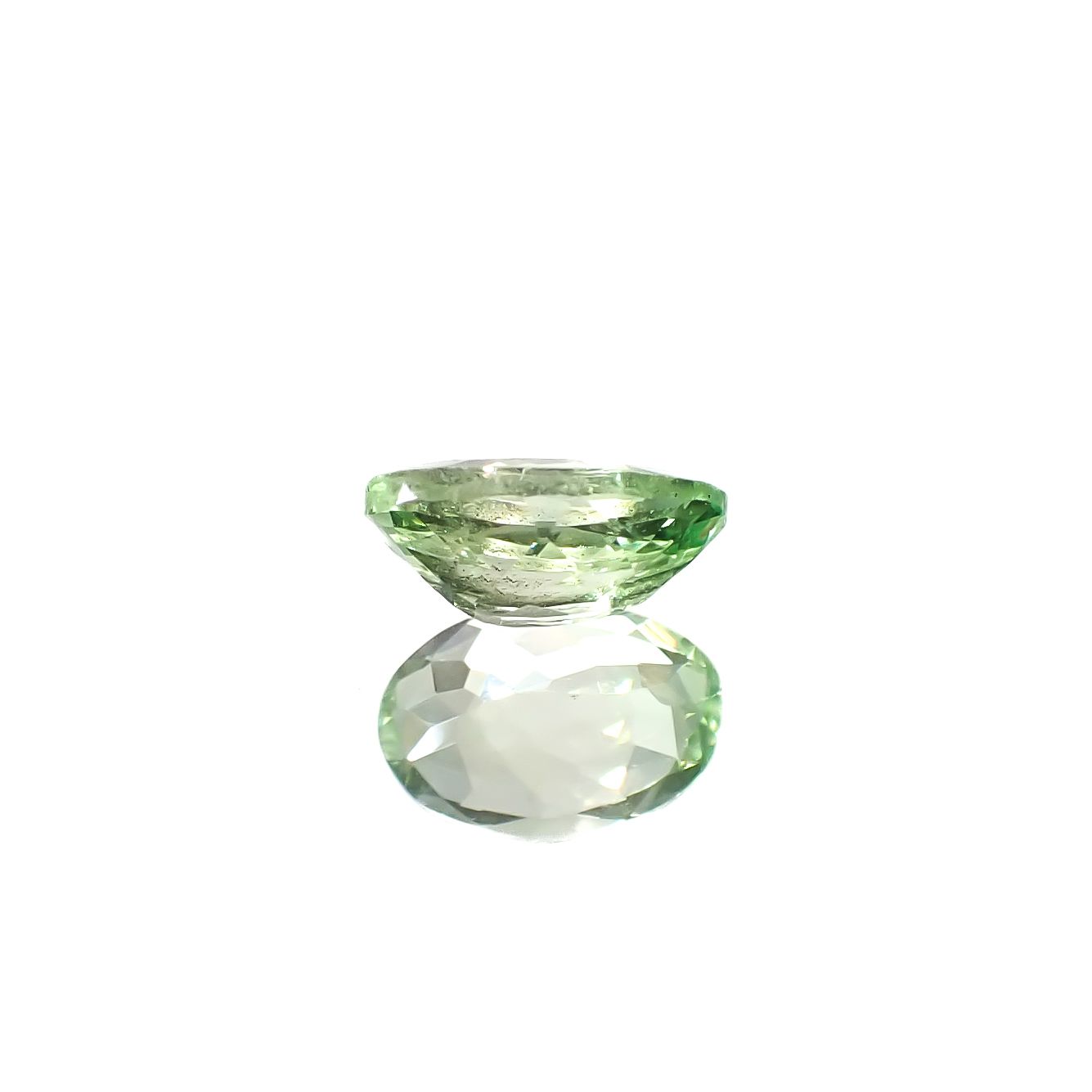 ミントガーネット(宝石名ガーネット)タンザニア産 0.48ct 識別済[241229613]5.9x4mm前後