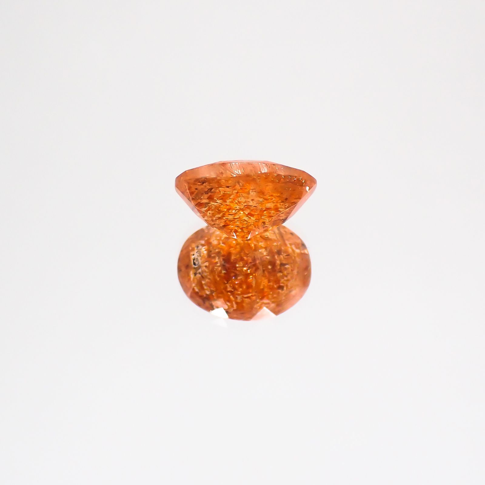 イリュージョンサンストーン(宝石名フェルドスパー) タンザニア産 1.66ct 識別済[210610871]8.9×6.9mm前後