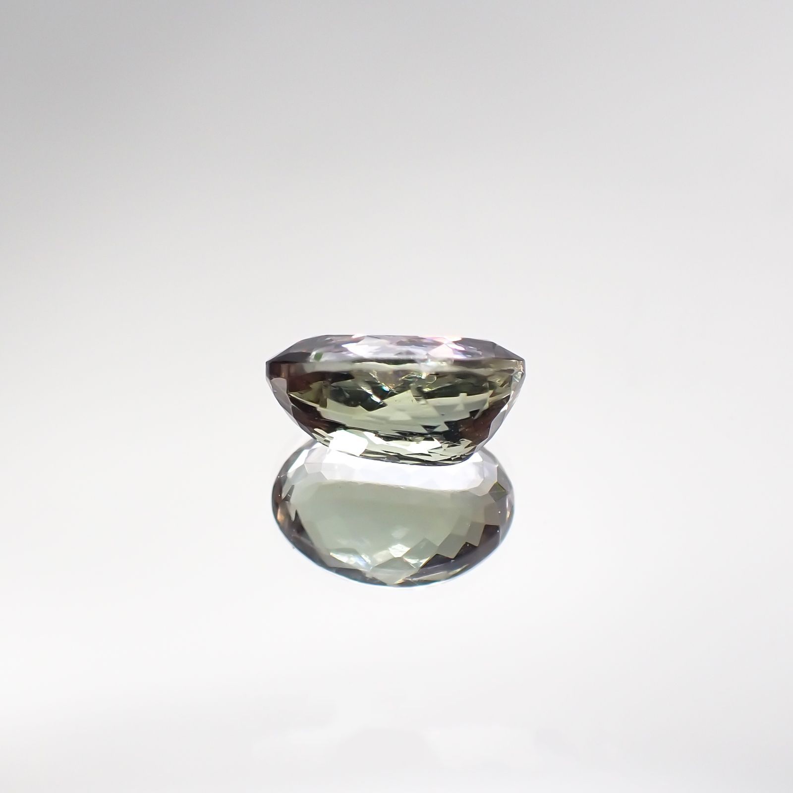 バイカラータンザナイト(宝石名ゾイサイト) タンザニア産 1.908ct ソ付(彩珠)[210711824]8.7×6.4mm前後