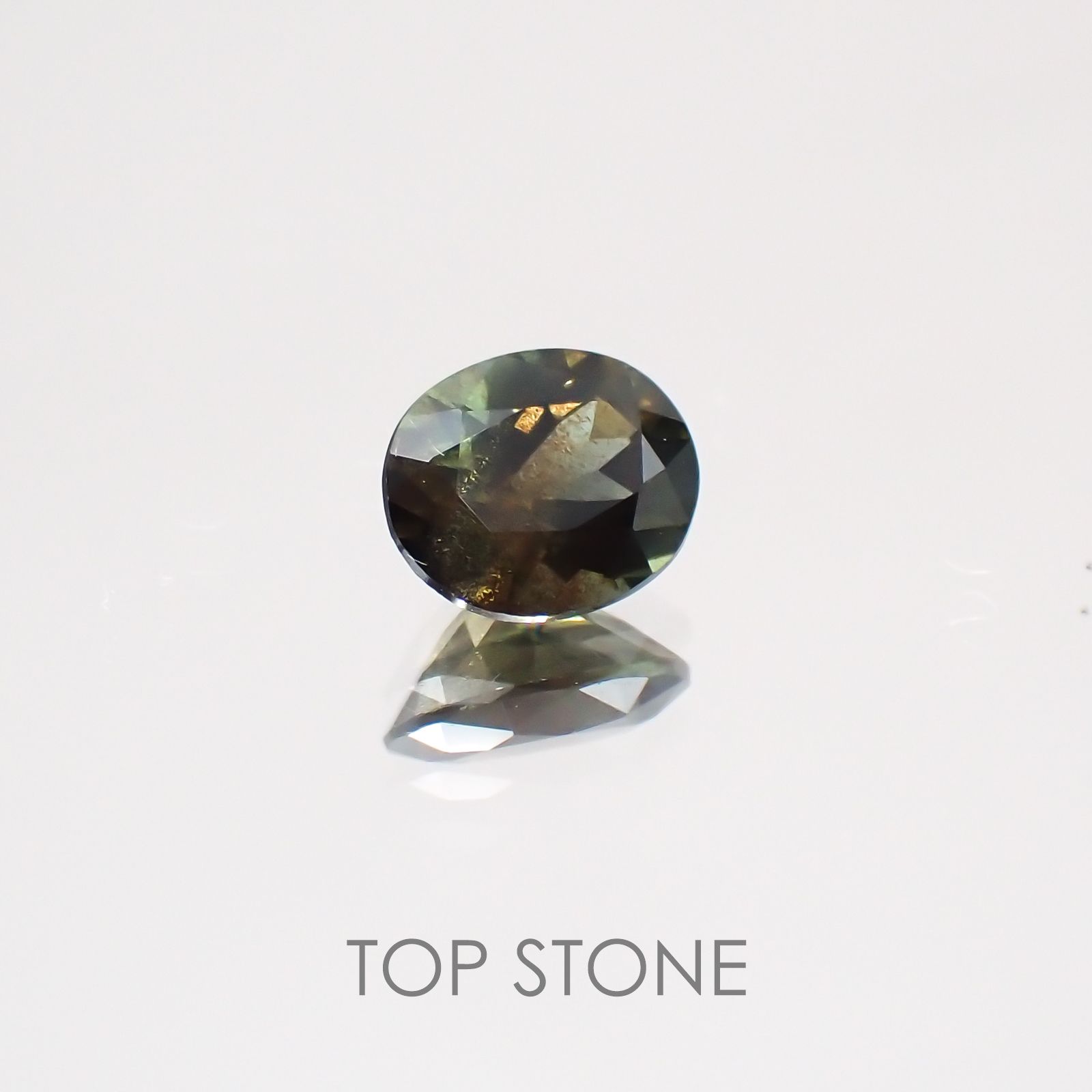 ゴールドシーンサファイア 非加熱(宝石名シーン・サファイア) ケニア産 0.602ct ソ付(彩珠)[20129293]5.6×4.6mm前後
