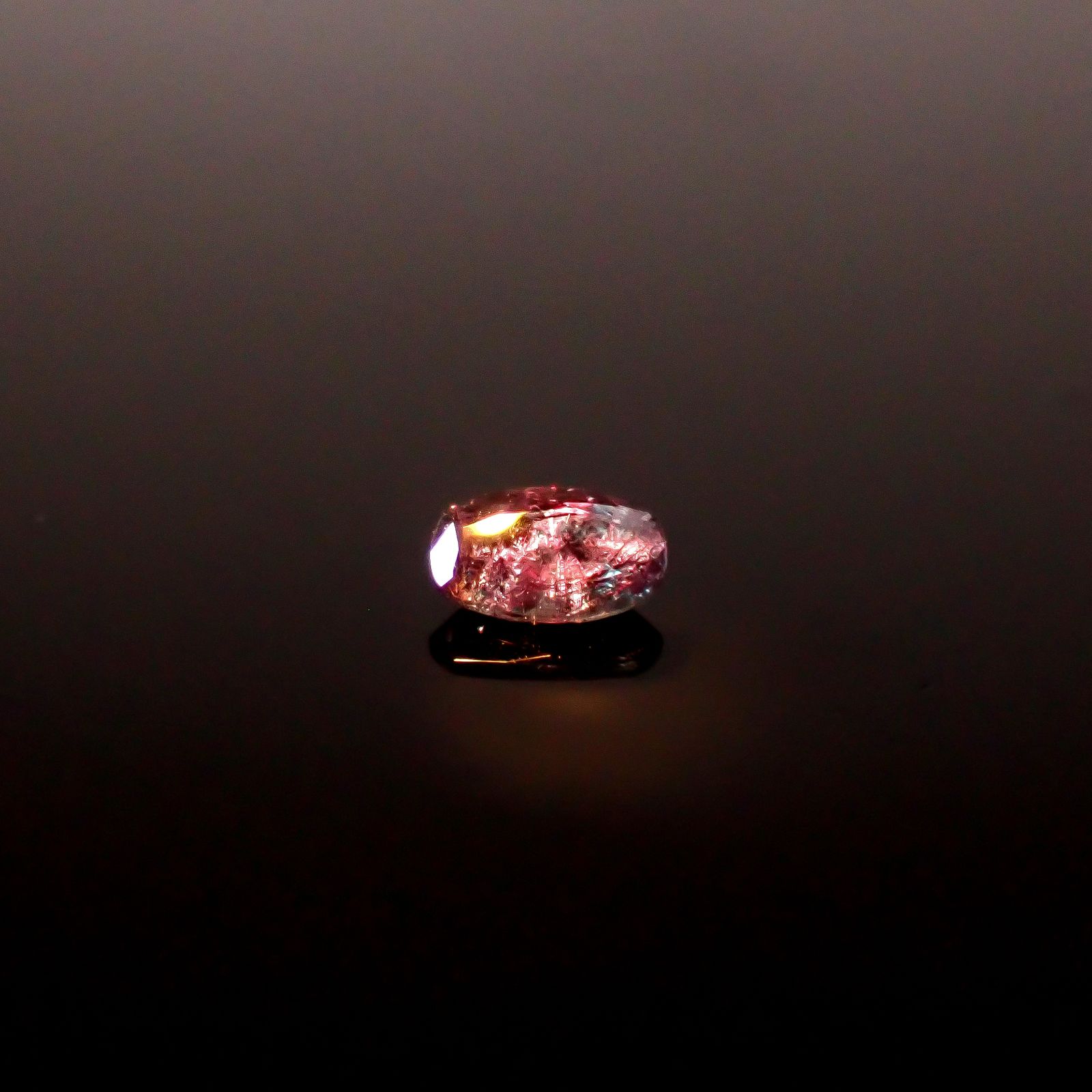 アレキサンドライト(宝石名アレキサンドライト)ロシア産 GIA鑑付 0.14ct / 4.09x2.36mm前後 [260131561]