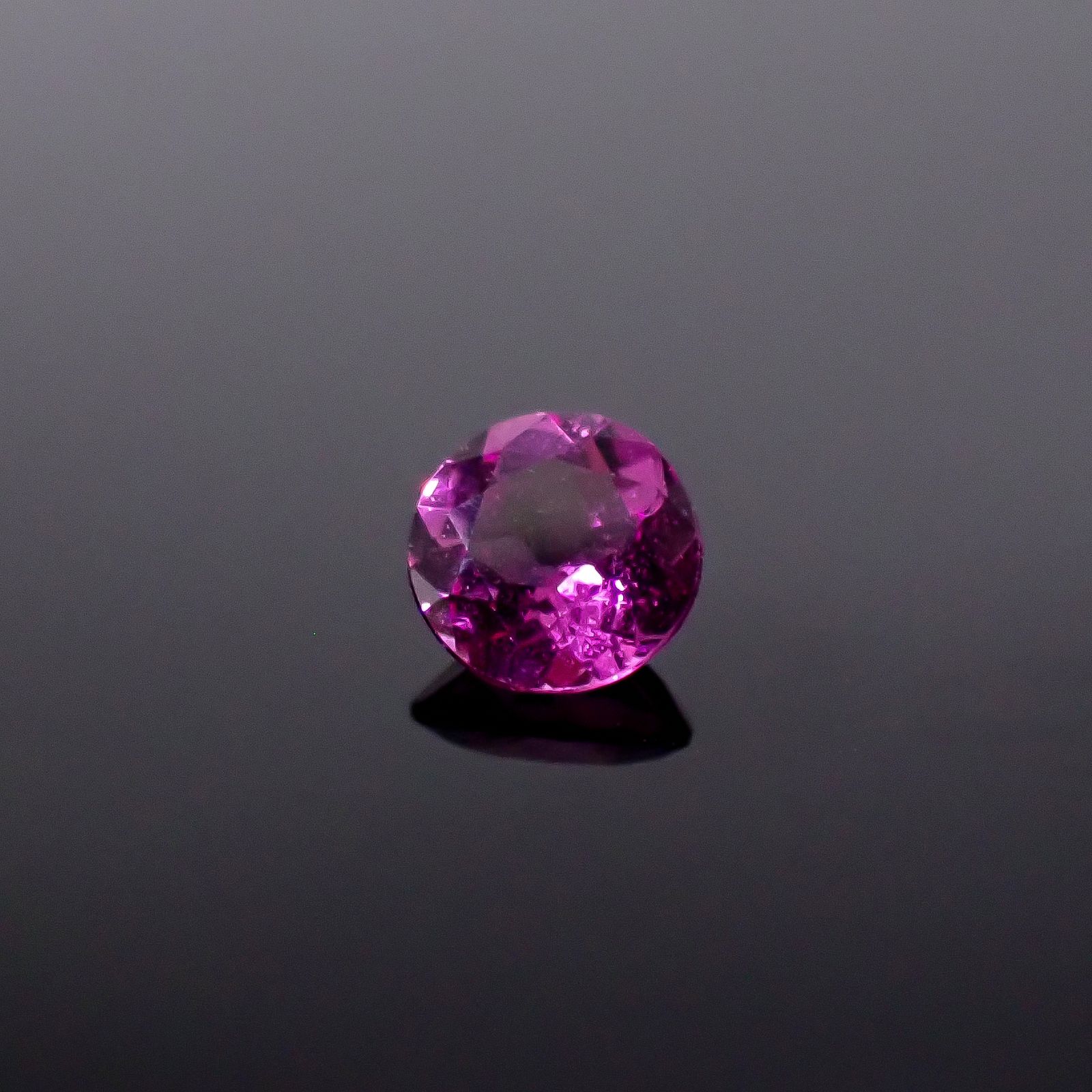 グレープガーネット(宝石名ガーネット)ブラジル産 識別済 0.47ct / 4.7x4.7mm前後 [250931142]