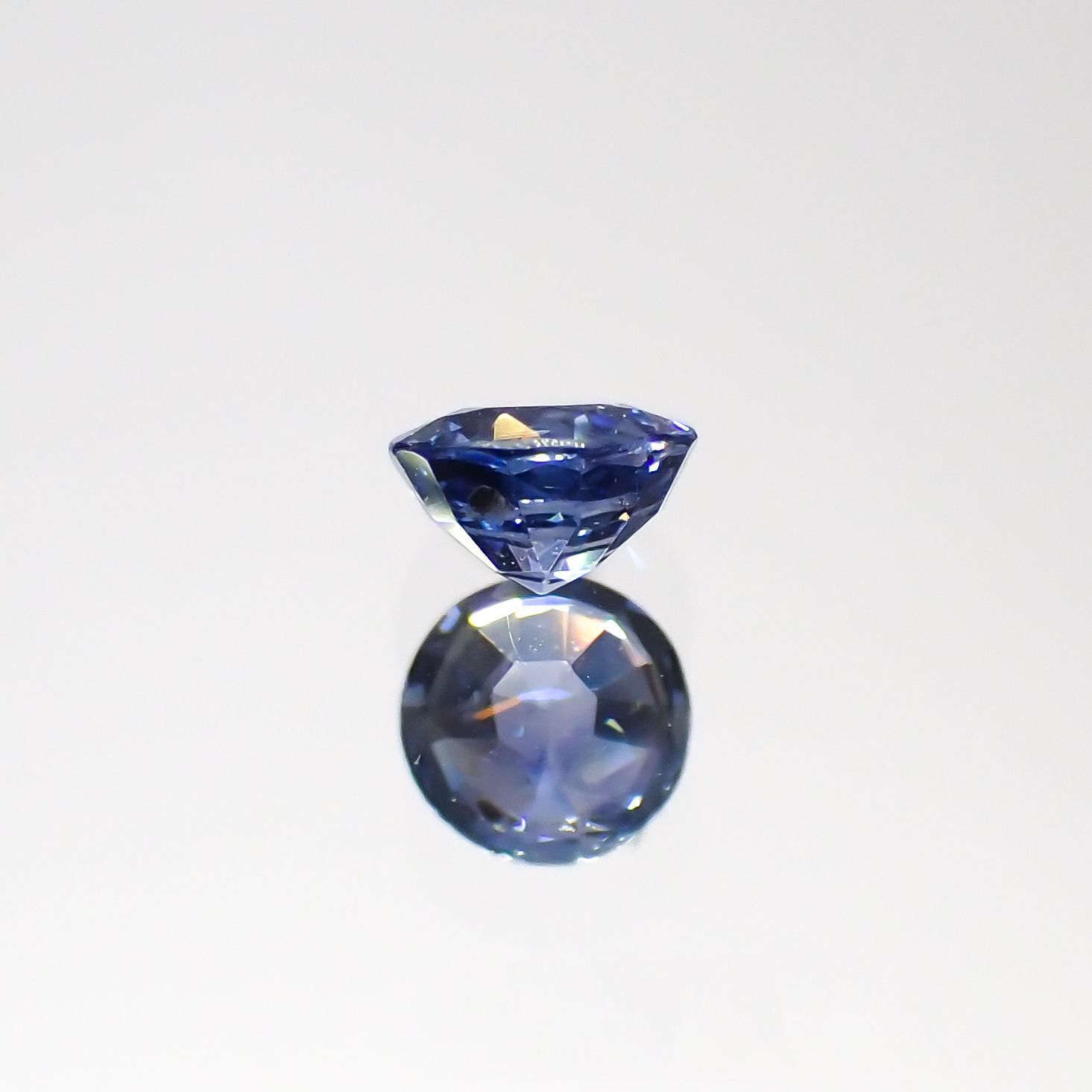 アイスブルーサファイア(宝石名サファイア)スリランカ/マダガスカル産 0.35ct 識別済[220515977]4.2x4.1mm前後