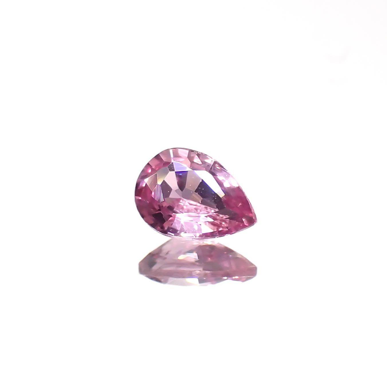 ネオンピンクサファイア スリランカ産 0.16ct[240226300]3.9x2.9mm前後