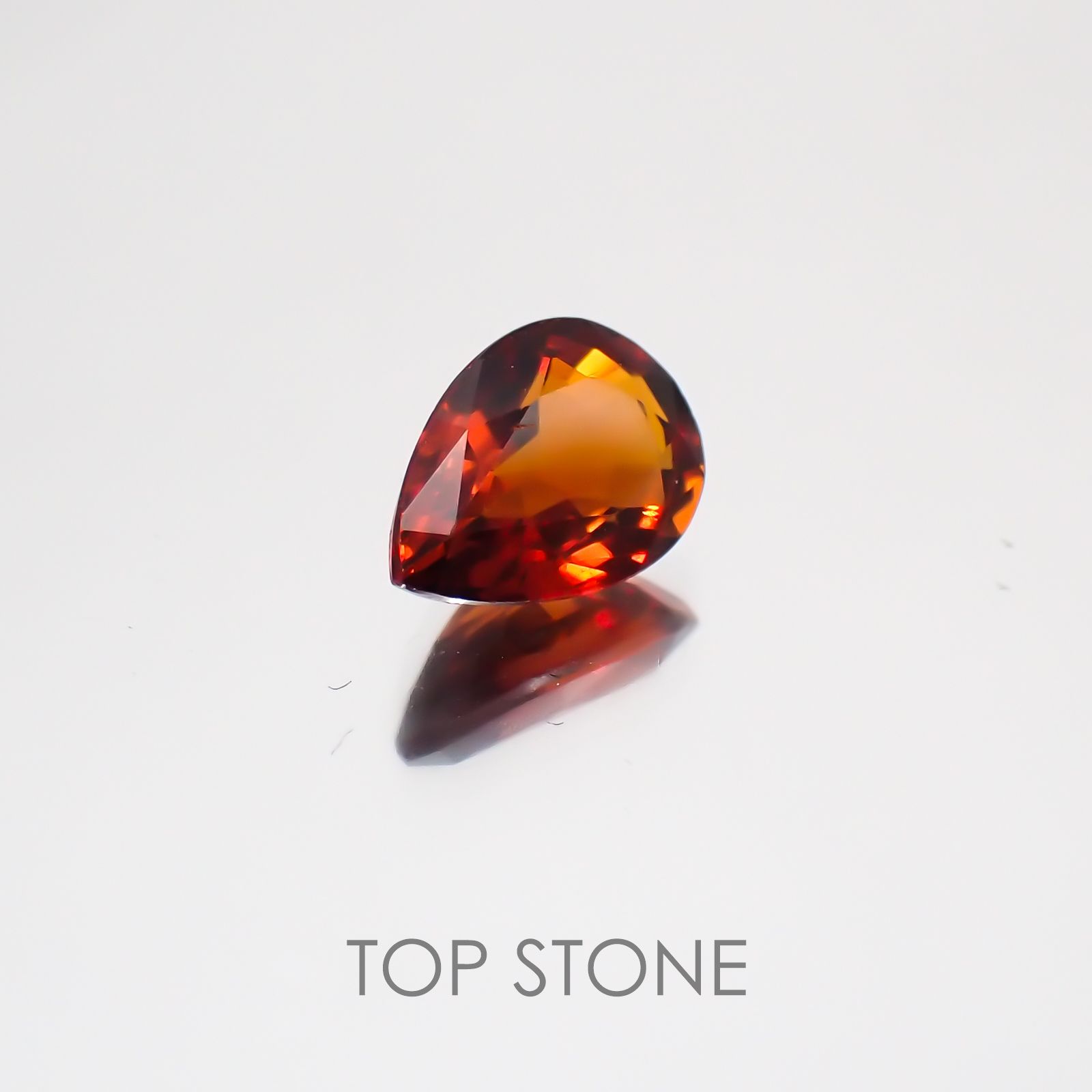 クリノヒューマイト タジキスタン産 ルース 0.67ct[19111517]6.7×4.8mm前後