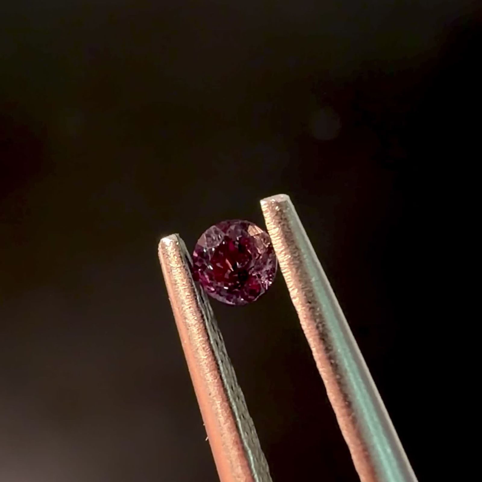 アレキサンドライト ロシア産 0.049ct / 2.1x2.1mm前後 [260131562