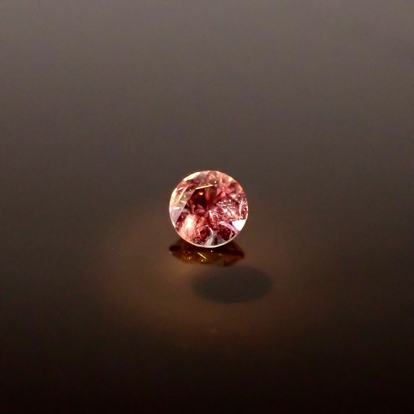 アレキサンドライト ロシア産 0.042ct / 2.1x2.1mm前後 [260131563]