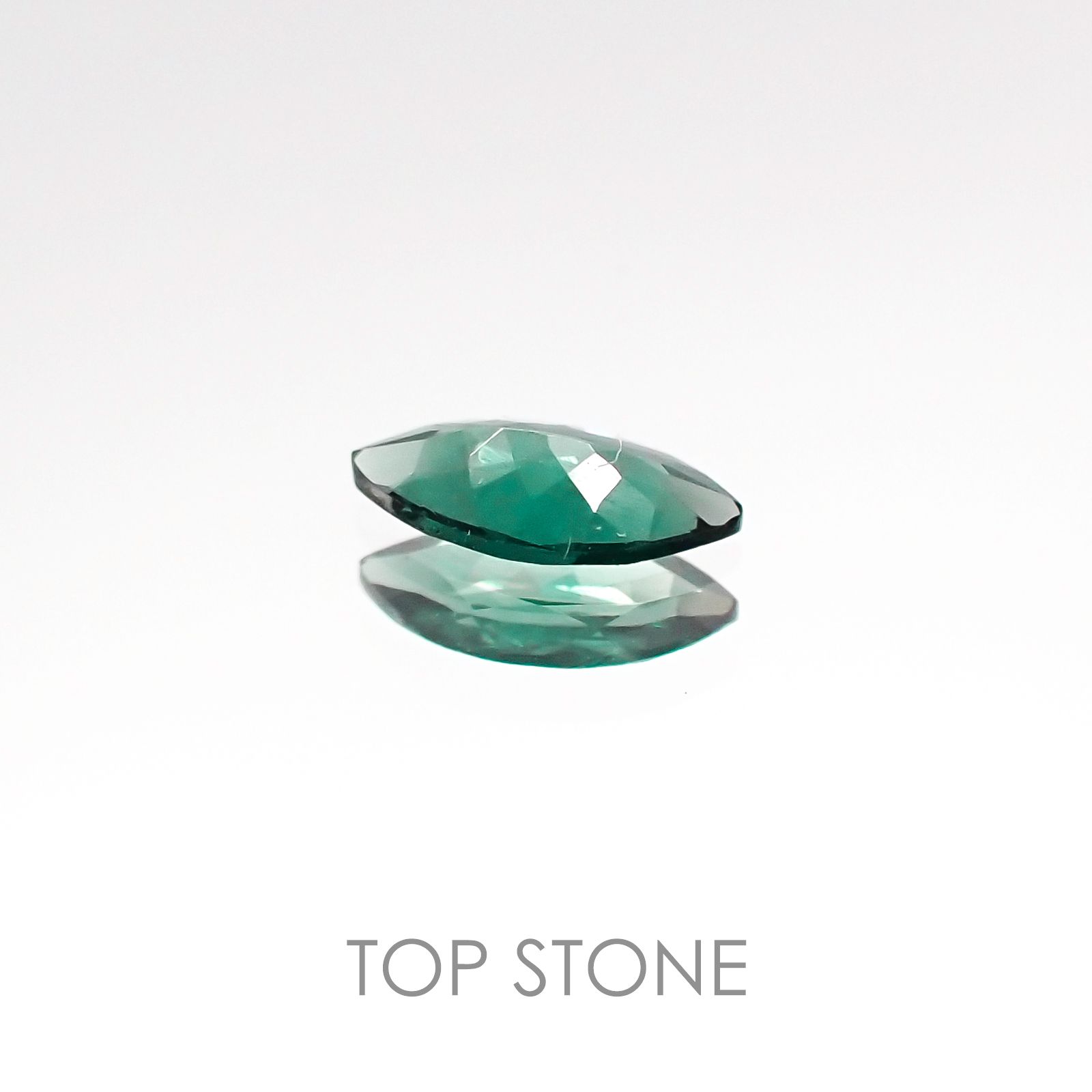 カラーチェンジガーネット(アレキタイプ)(宝石名ガーネット/カラーチェンジタイプ) マダガスカル・ベキリー産 0.25ct 識別済[20106606]6.2×3.1mm前後