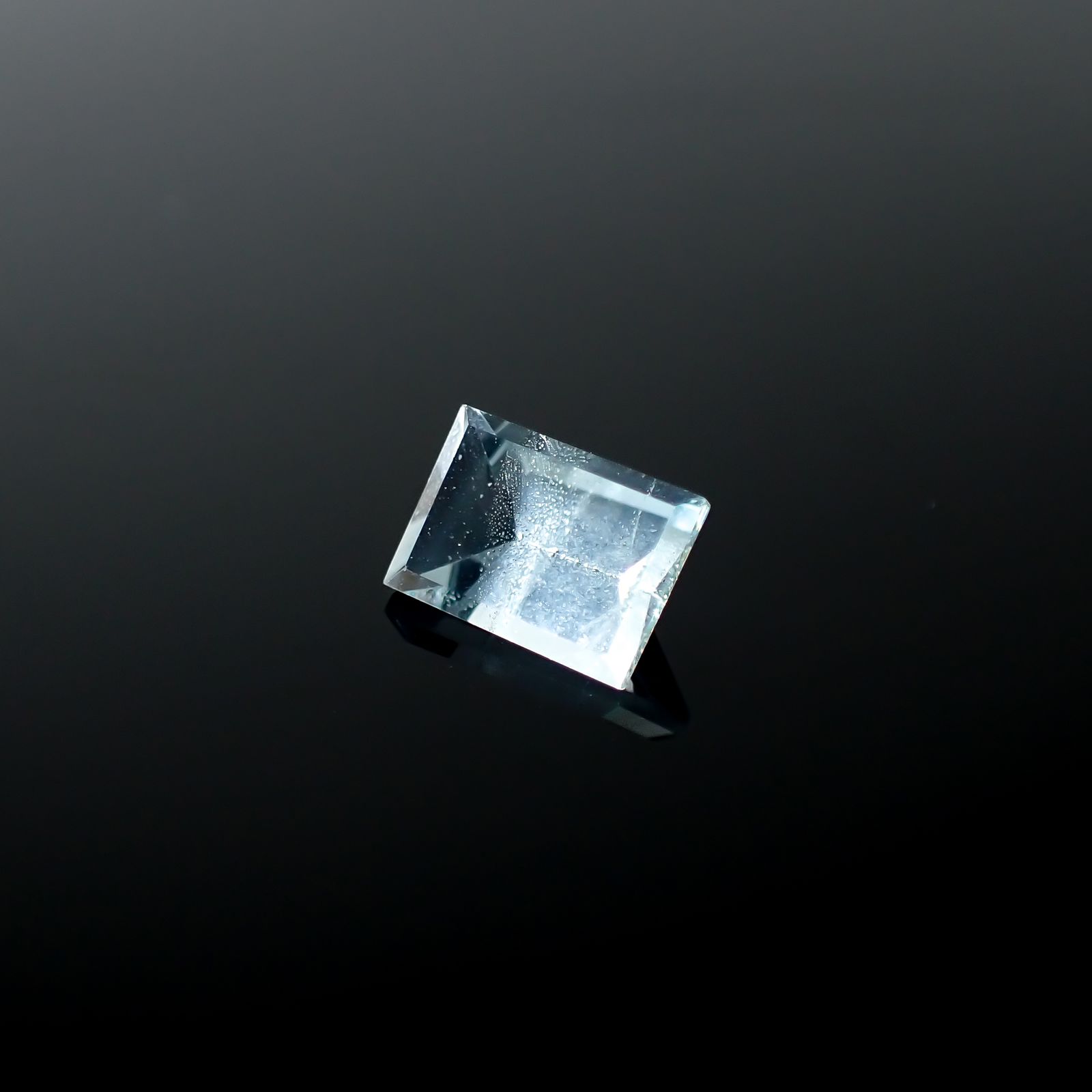 ◇ミラーカット◇アクアマリン モザンビーク産 0.83ct[240226100]6.8x4.9mm前後
