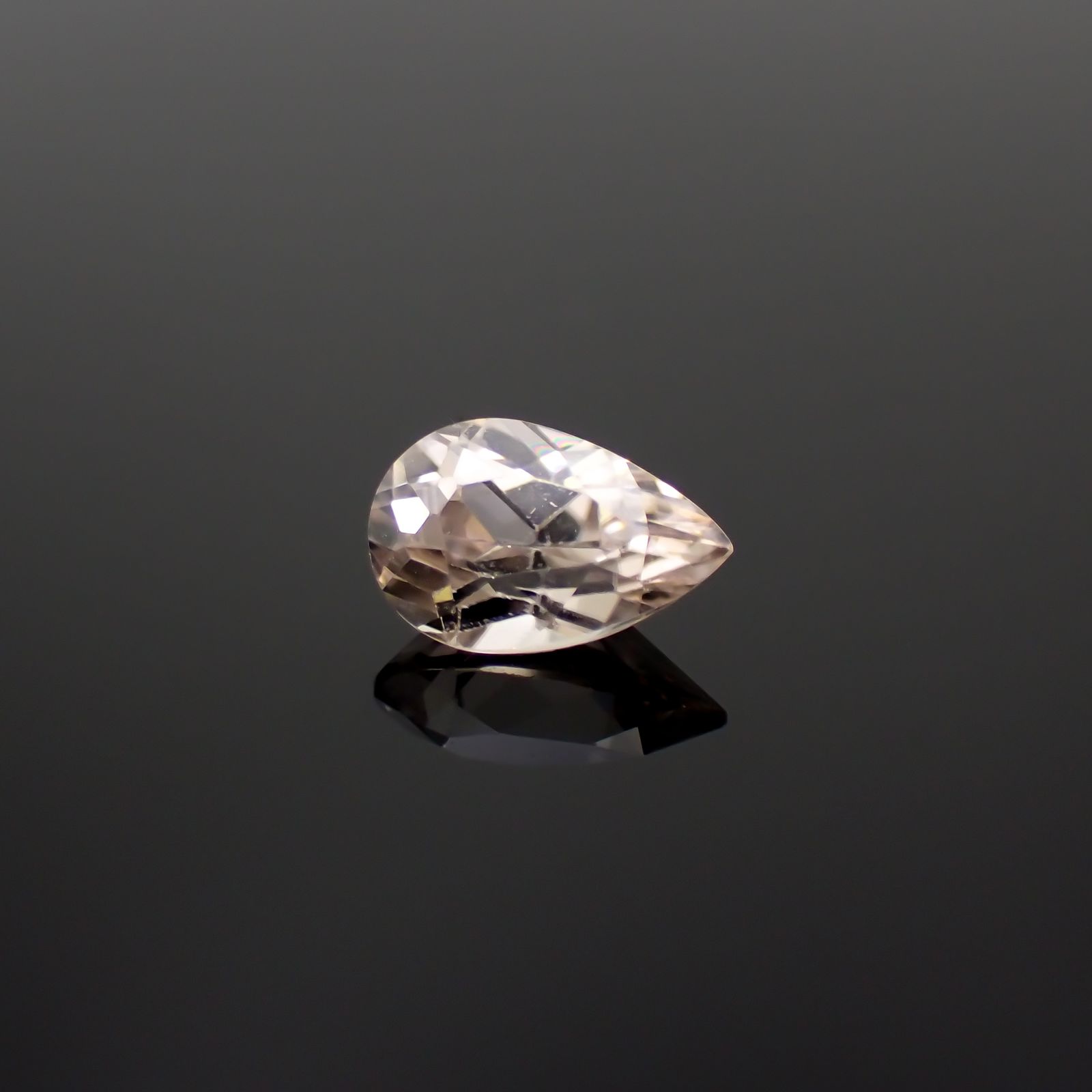 シャンパンカラージルコン スリランカ/カンボジア産 1.27ct[230521908]7.6x5mm前後