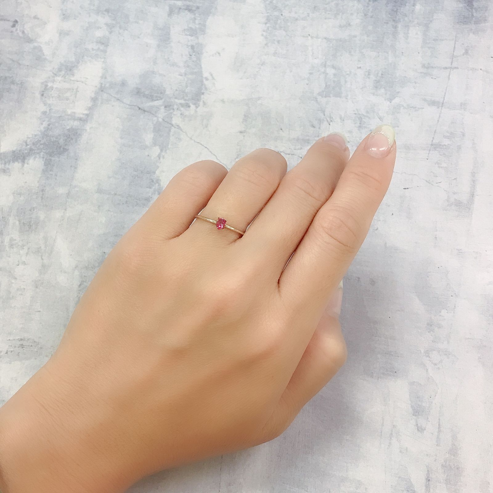 ホットピンクスピネル(宝石名ピンク・スピネル)タンザニア産 0.16ct 識別済[220817357]4x3mm前後