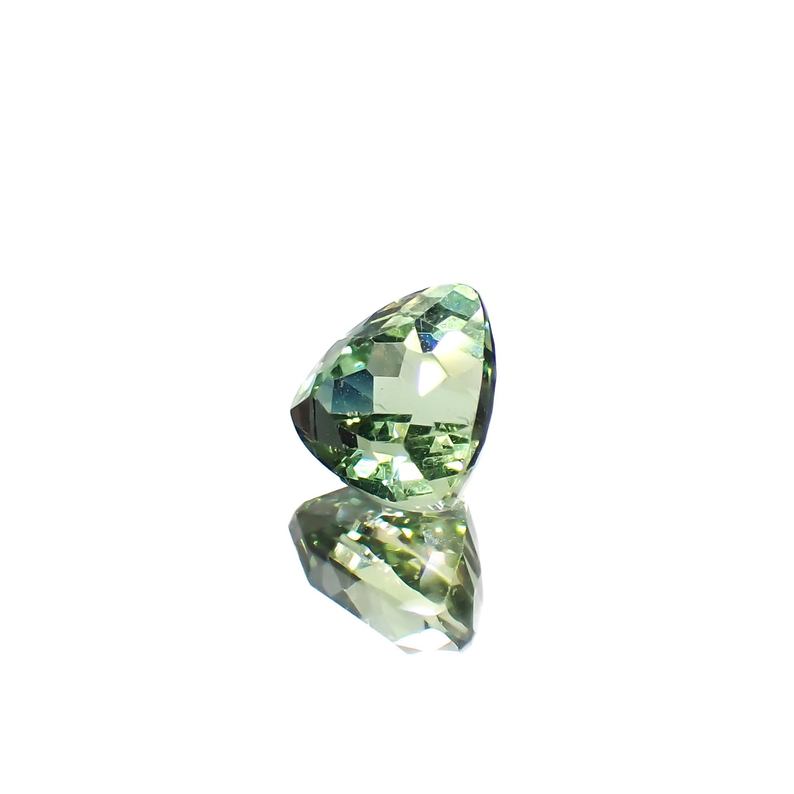 グリーンアパタイト マダガスカル産 0.75ct [241129482]5.4x5.5mm前後