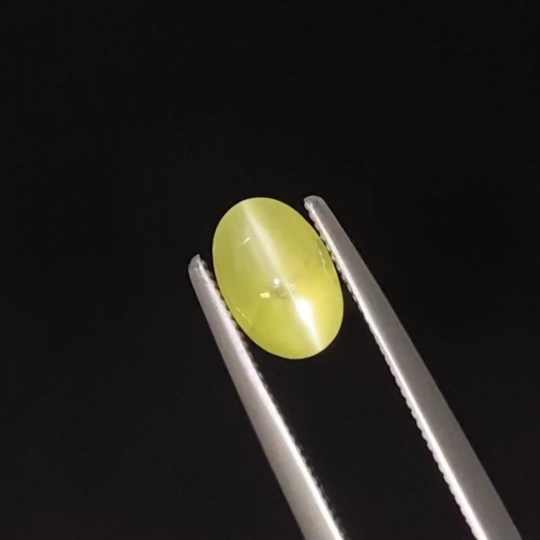 インクルージョンではない「ルチル」は赤銅色の輝きを放つレアストーン