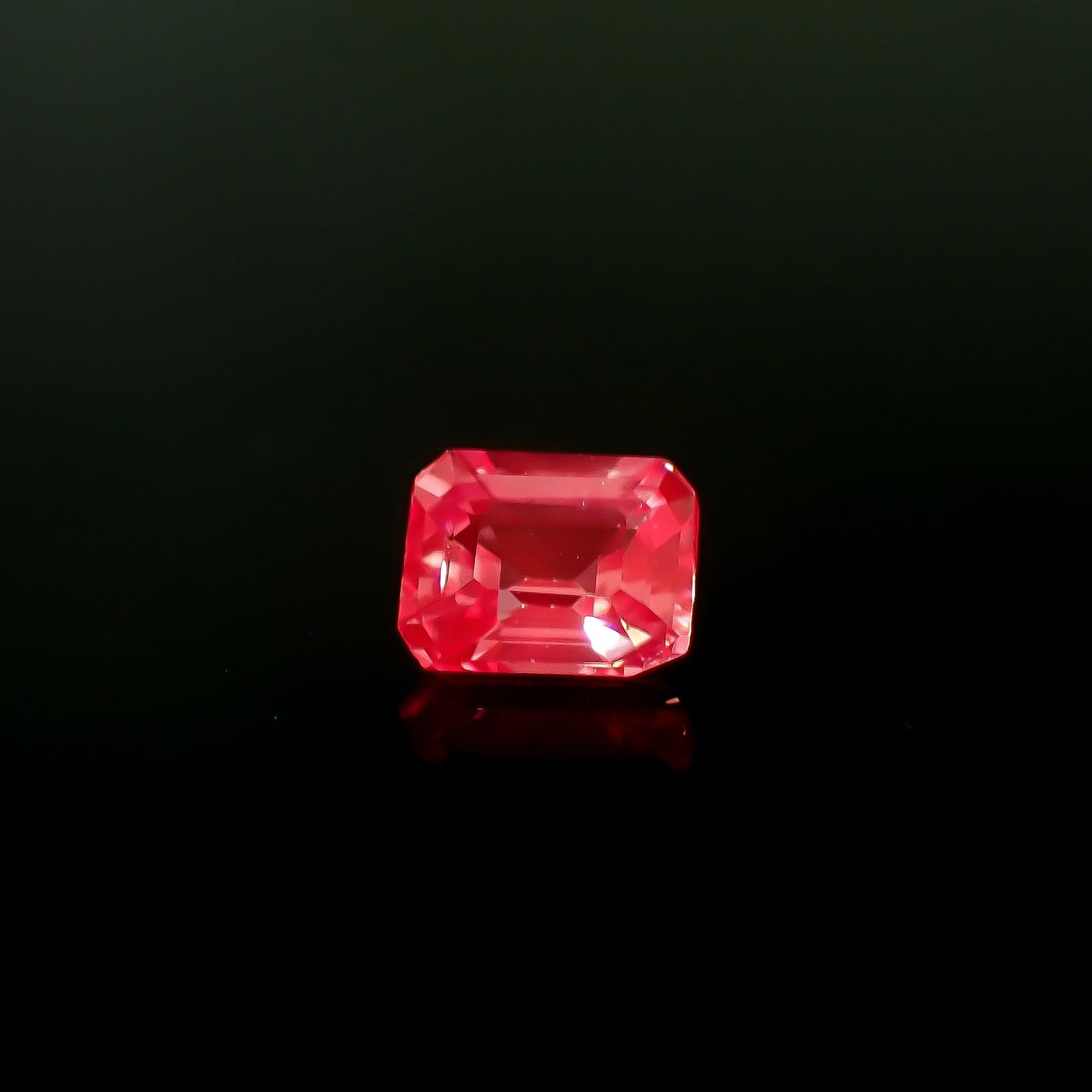 パパラチャサファイア(宝石名サファイア/別名パパラチャ・サファイア)スリランカ産 DGL鑑付 0.278ct / 4x3.21mm前後 [260632264]