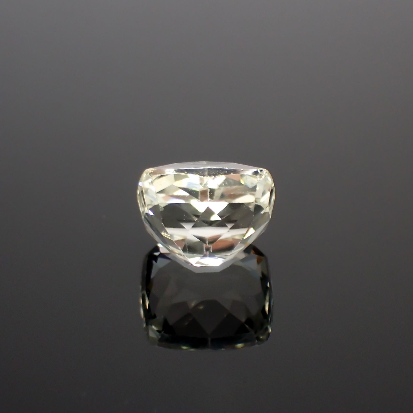 イエロースポジュミン(宝石名スポジュミン)アフガニスタン産 6.78ct 識別済[251113703]10.8x9.3mm前後