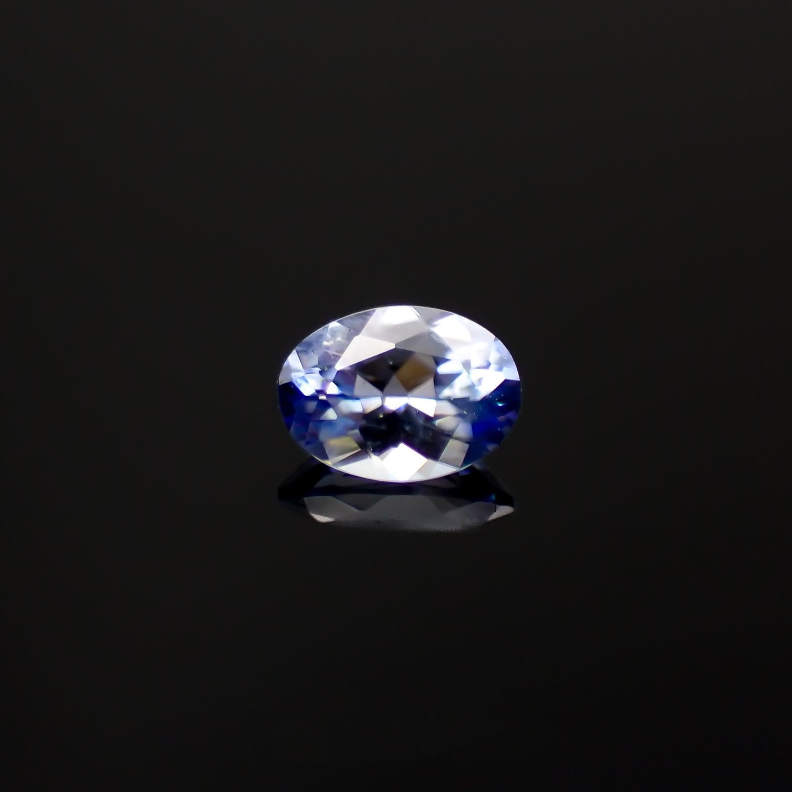 バイカラーベニトアイト アメリカ・カリフォルニア州産 0.13ct [221118971]3.8x2.7mm前後