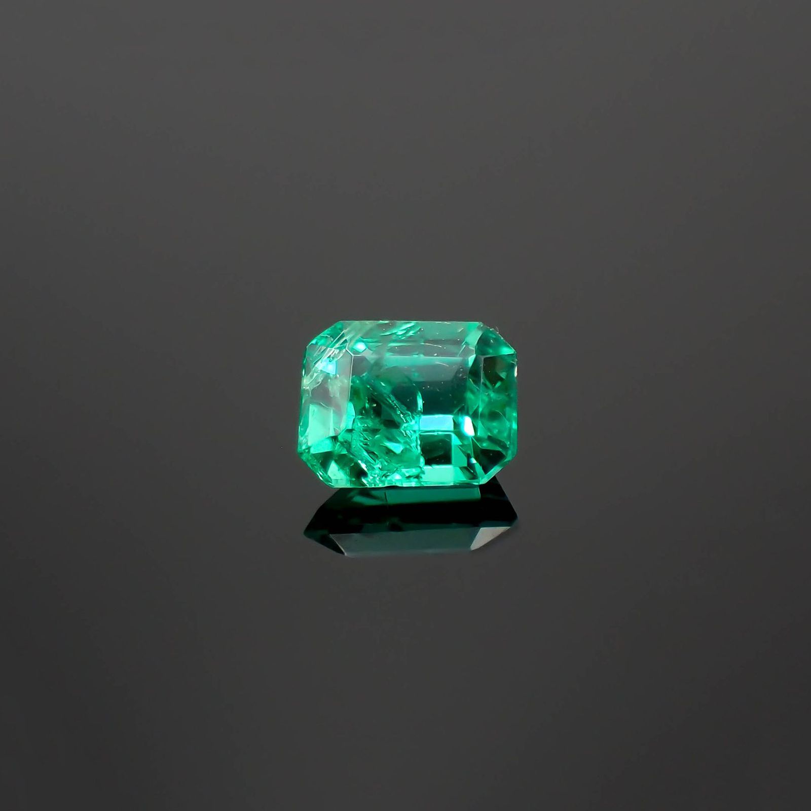 エメラルド コロンビア産 0.17ct [230421718]3.8x3mm前後
