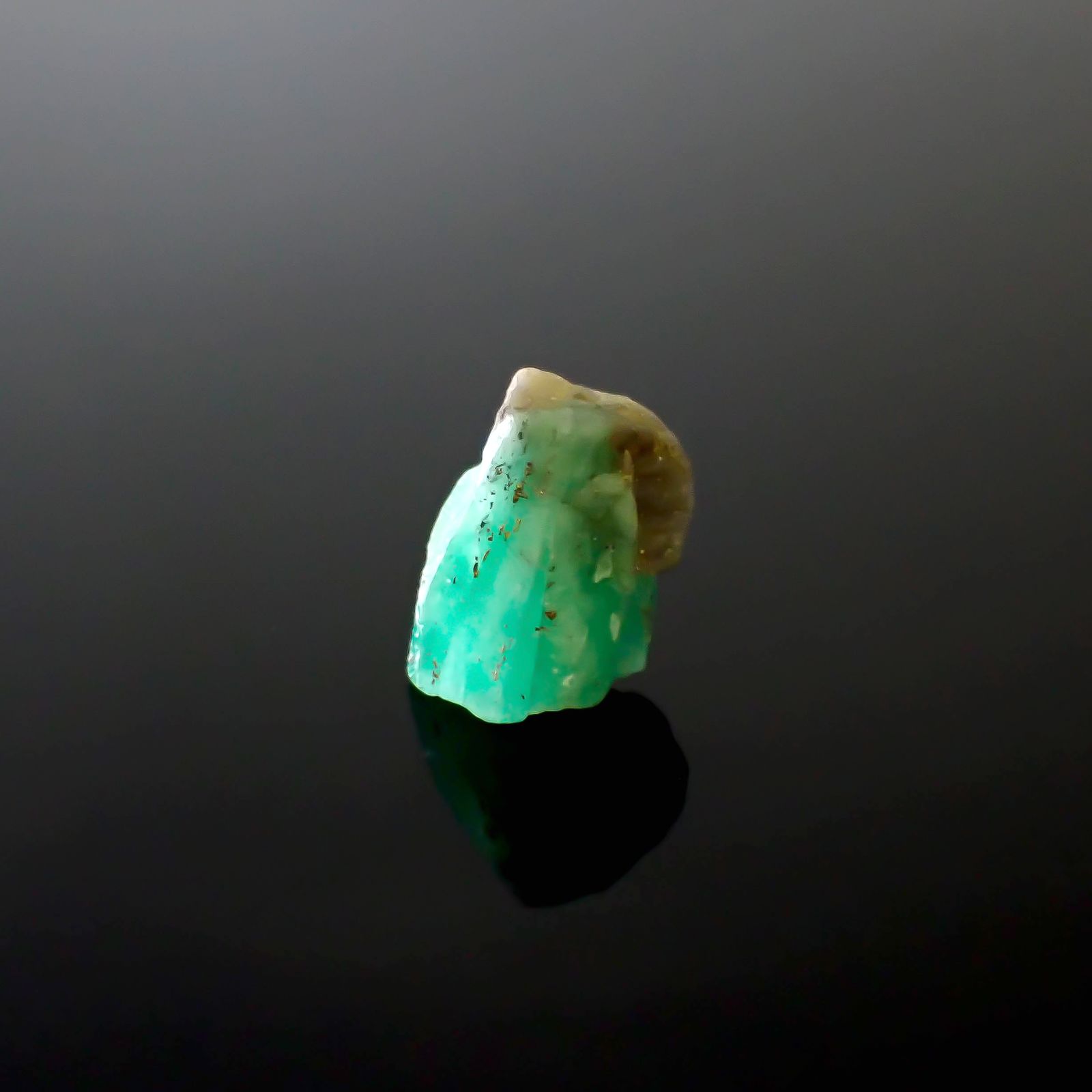 エメラルド原石 コロンビア産 21.95ct [250430182]20.2x14.6mm前後
