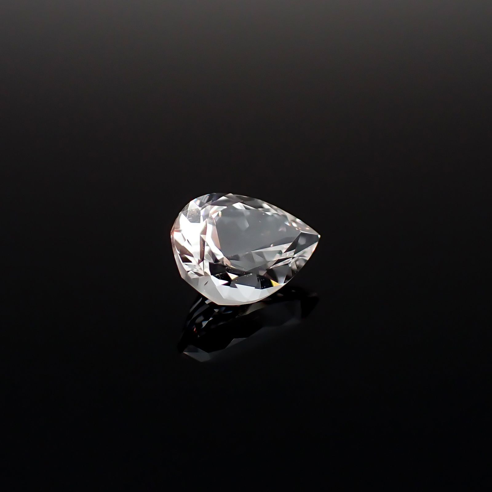 フェナカイト ロシア・マリシェボ鉱山産 0.79ct / 7.4x5.4mm前後 [260632433]