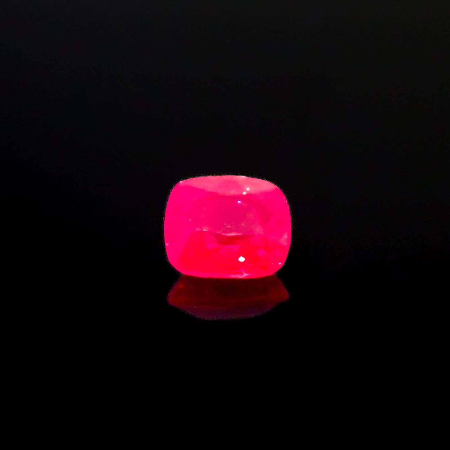 ジェダイスピネル(宝石名スピネル/別名ジェダイスピネル)ビルマ産 GUILD鑑付 0.54ct / 5.02x4.48mm前後 [260732536]