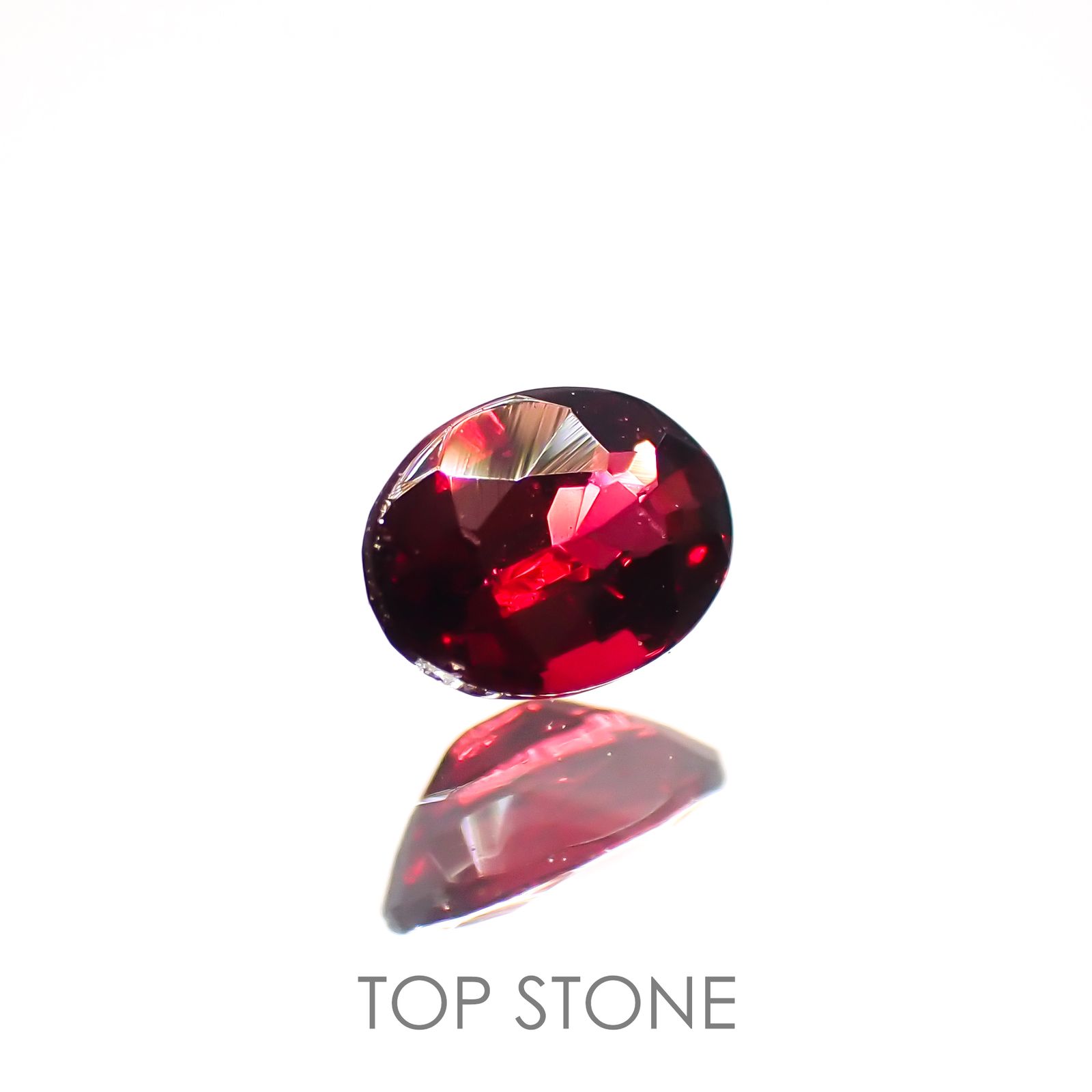 レッドスピネル(宝石名レッド・スピネル)タンザニア産 0.18ct 識別済[220114329]4x2.9mm前後