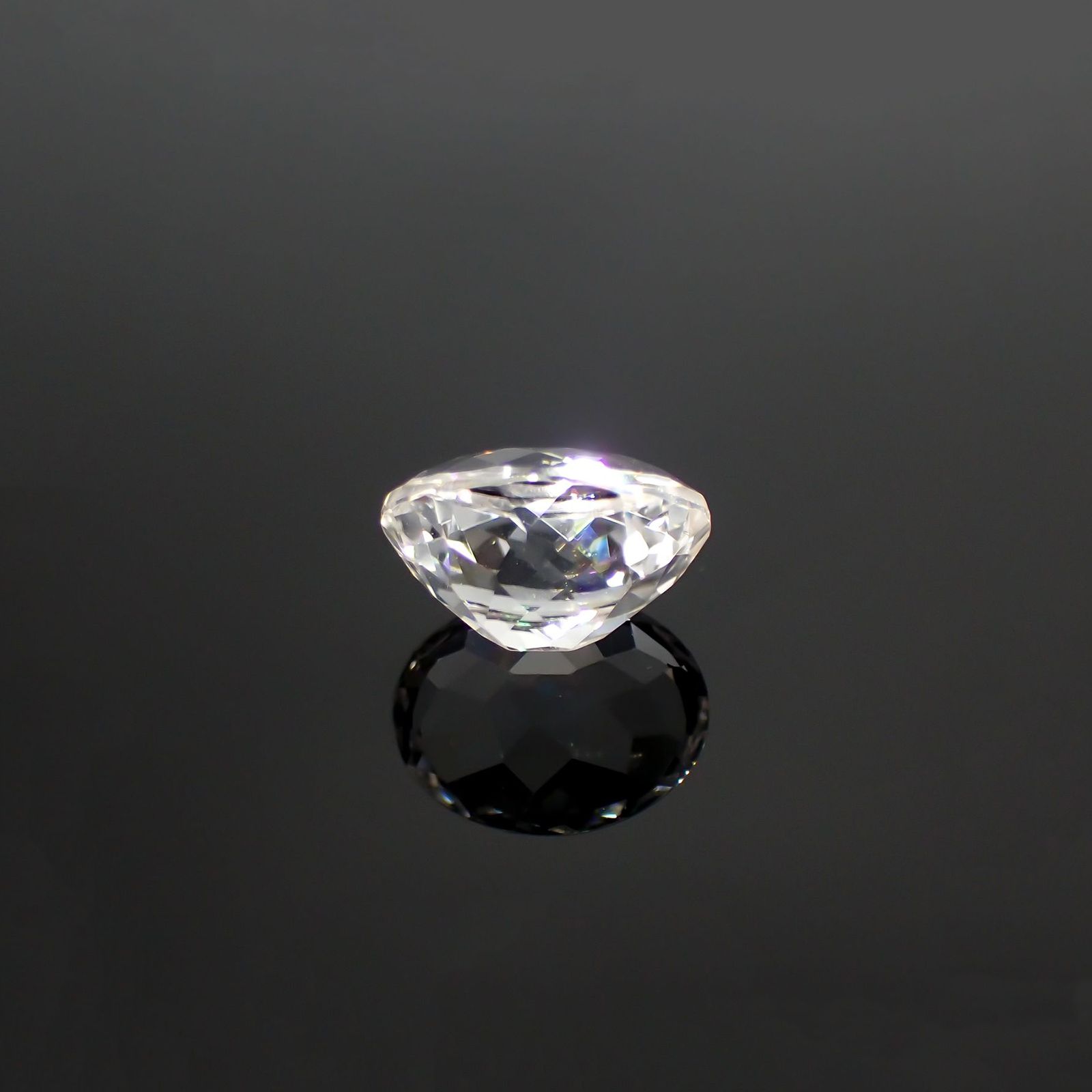 カラーレススポジュミン(宝石名ホワイト・スポジュミン) ブラジル産 2.96ct 識別済[210812625]9.7×7.7mm前後