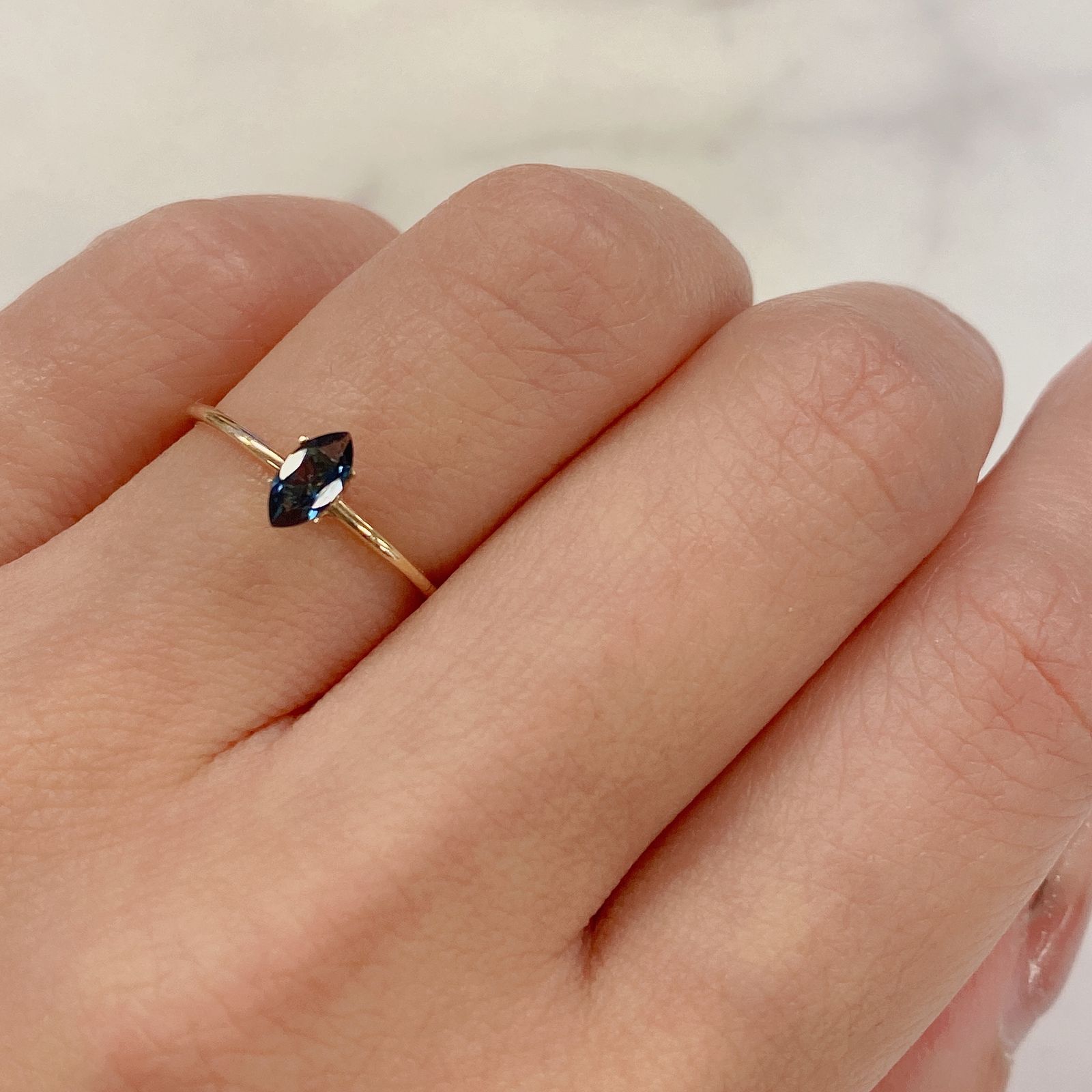 カラーチェンジガーネット(アレキタイプ)(宝石名ガーネット/カラーチェンジタイプ) マダガスカル・ベキリー産 0.25ct 識別済[20106606]6.2×3.1mm前後