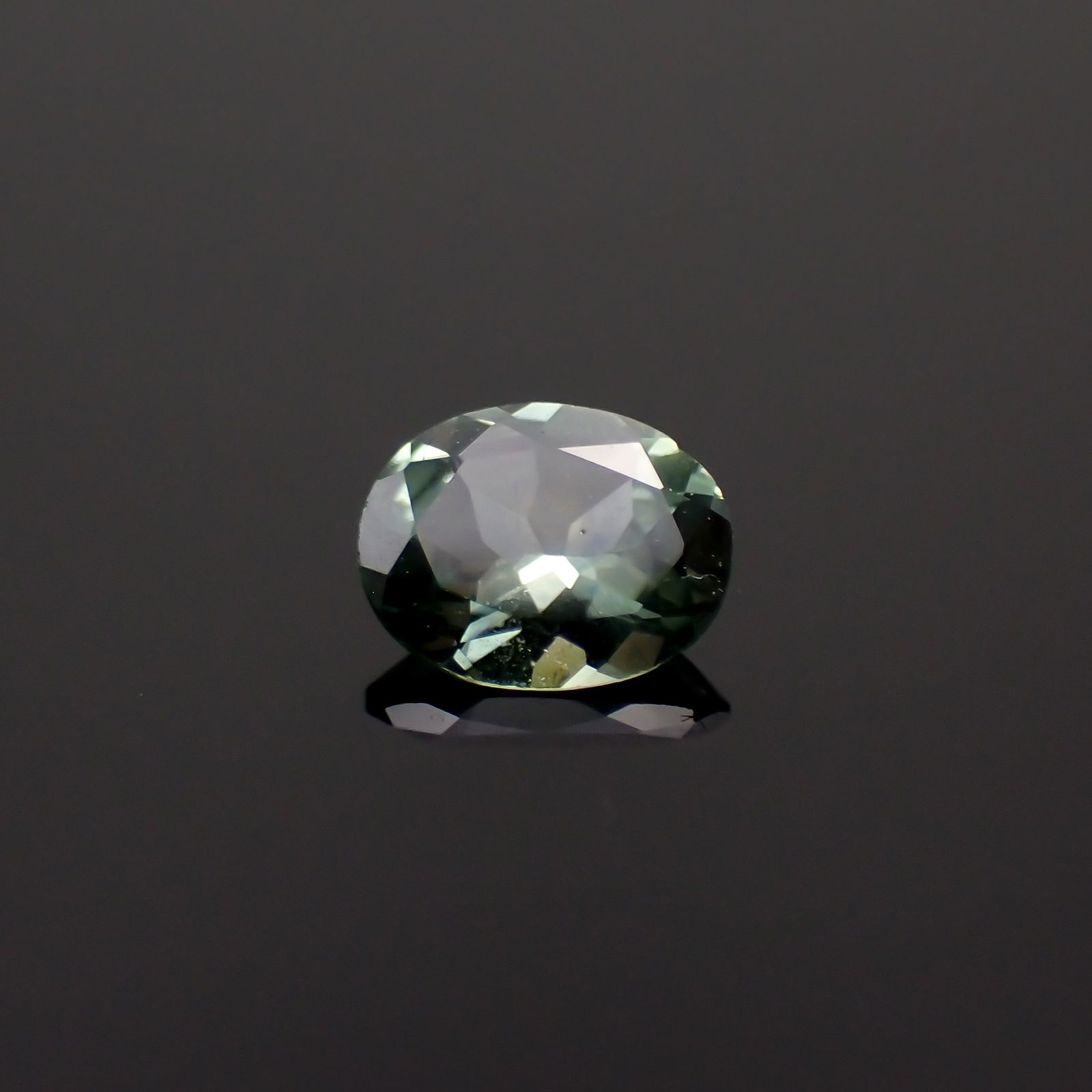 モンタナサファイア(宝石名サファイア)アメリカ・モンタナ州産 0.34ct 識別済[230321285]5x3.9mm前後
