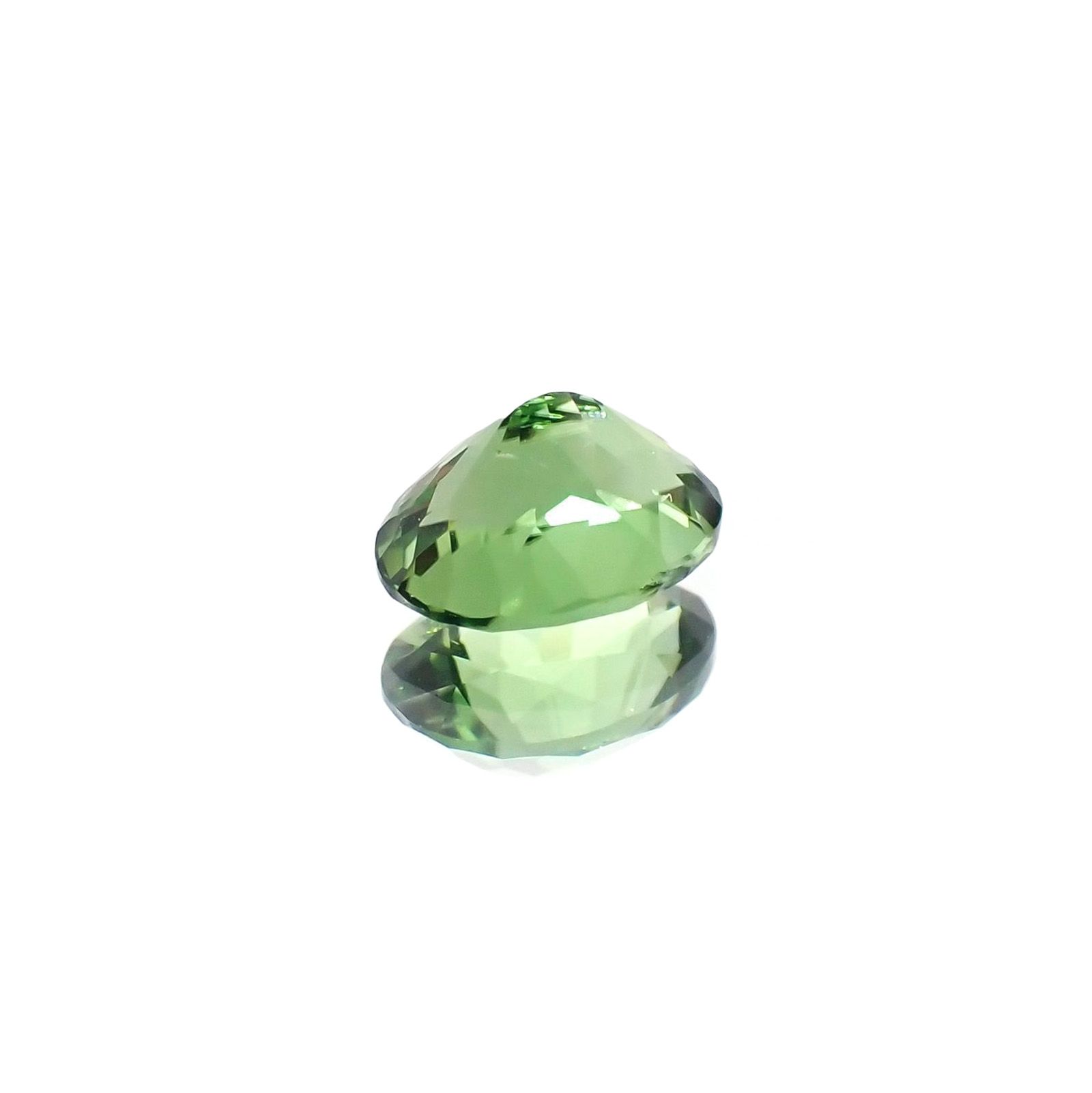 クロムトルマリン(宝石名バナジウム(クロム)・トルマリン)タンザニア産 ソ付(彩珠) 0.813ct / 6.7x5mm前後 [230823071]