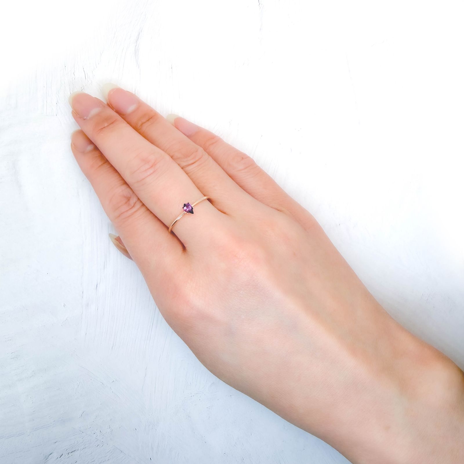◇カスタムカット◇ウィンザーサファイア タンザニア・ウィンザー産 0.15ct / 4.8x3.2mm前後 [260532134]