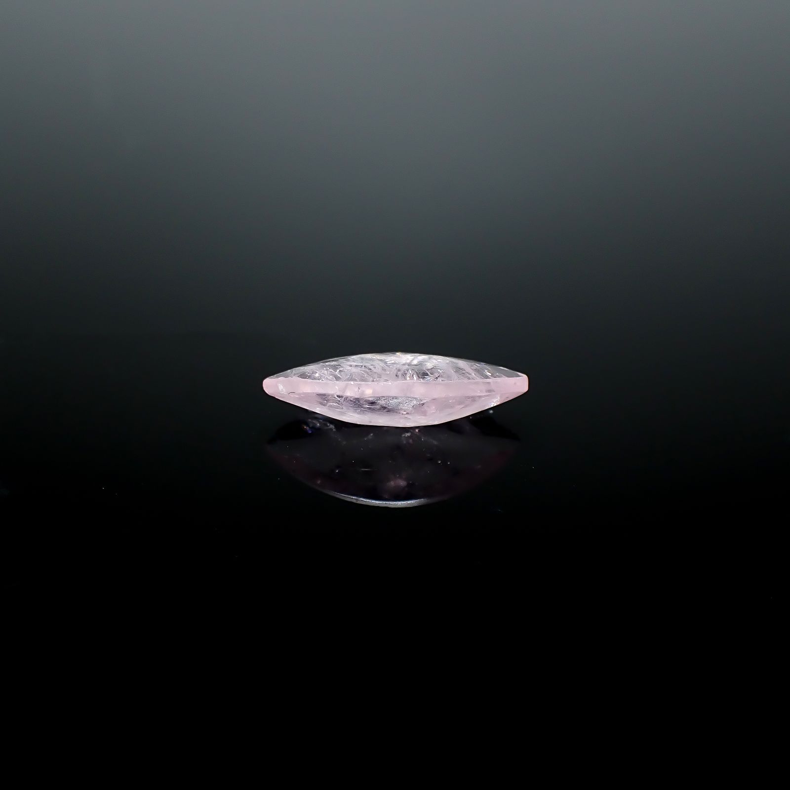 ◇チェッカーカット◇モルガナイト ブラジル産 2.44ct [250730875]14.9x7.4mm前後