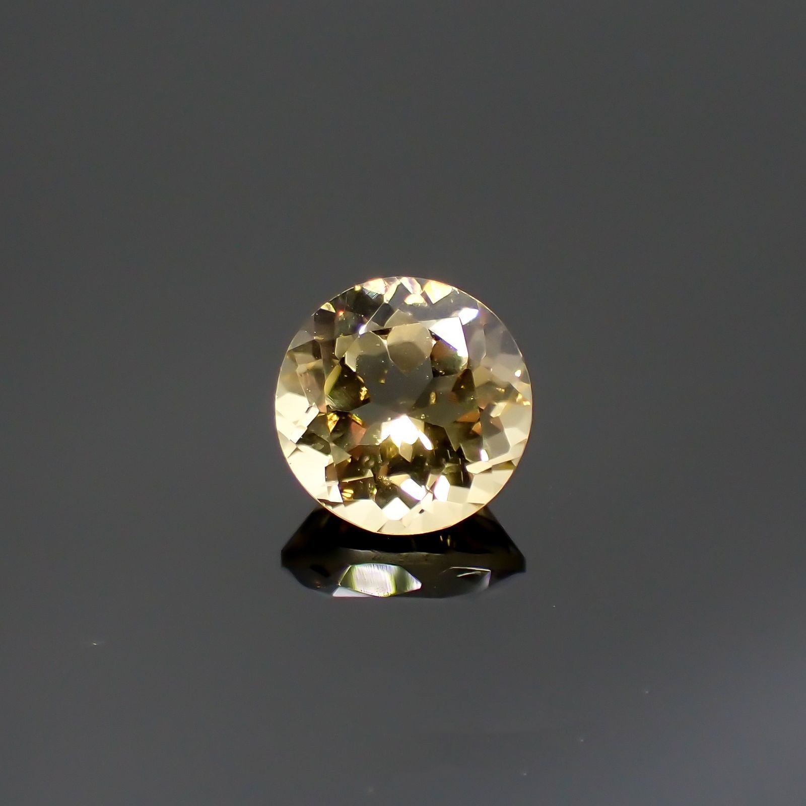 イエローベリル(宝石名イエロー・ベリル)ブラジル産 1.33ct 識別済[220114233]7.1x7.1mm前後