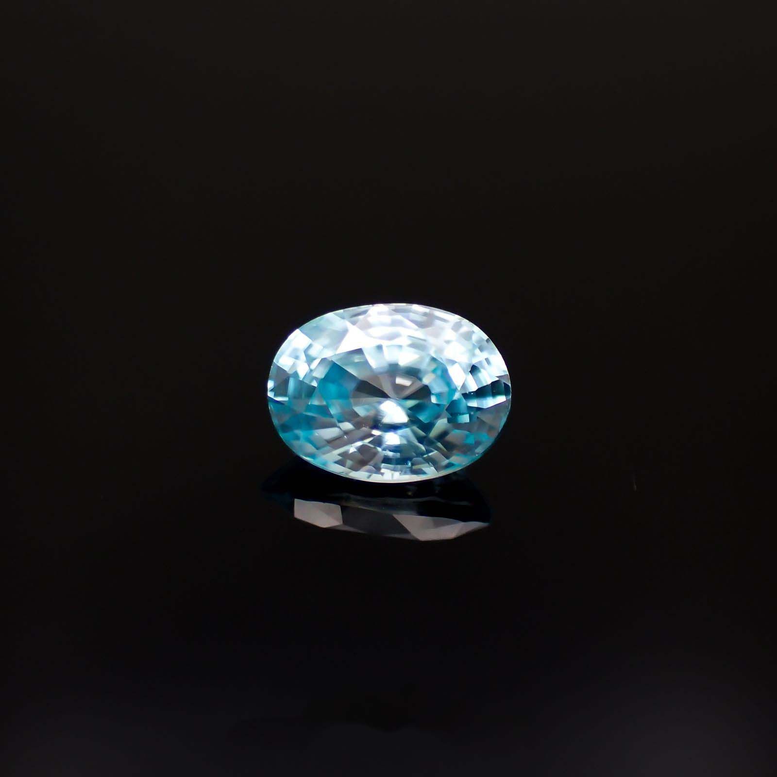 アイスブルージルコン カンボジア産 1.88ct[221018658]8x5.9mm前後
