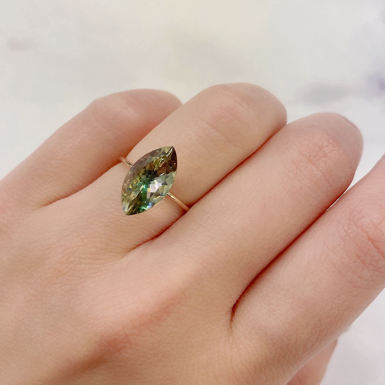 バイカラーオレゴンサンストーン(宝石名バイカラー・ラブラドライト) アメリカ・オレゴン州産 3.307ct ソ付(彩珠)[210410539]14.1×7.6mm前後