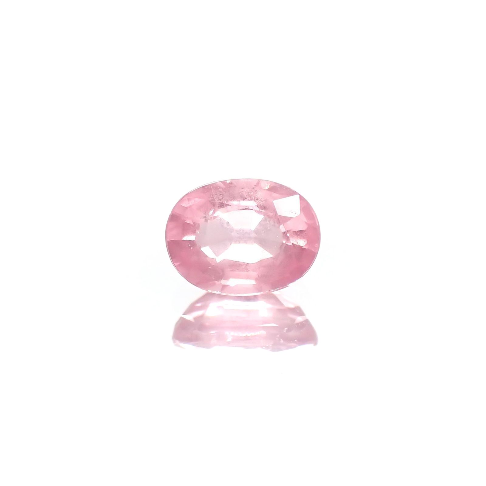 シルキーピンクスピネル(宝石名ピンク・スピネル) タンザニア産 識別済 0.86ct / 6.4x4.8mm前後 [240212894]