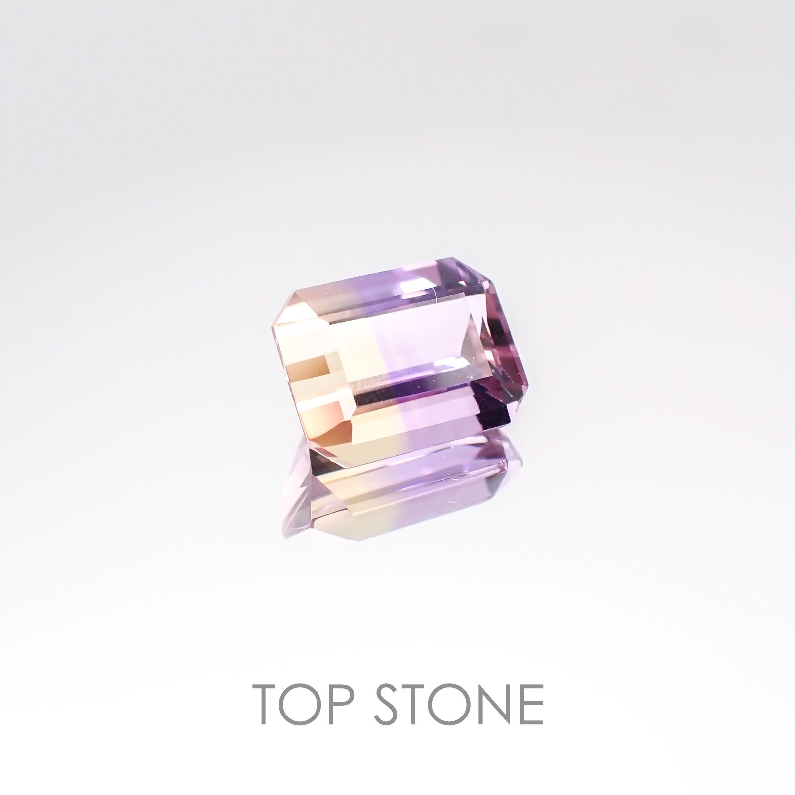 アメトリン(宝石名バイカラー・クォーツ/別名アメトリン) ボリビア産 2.21ct 識別済[20106894]9.1×6.9mm前後