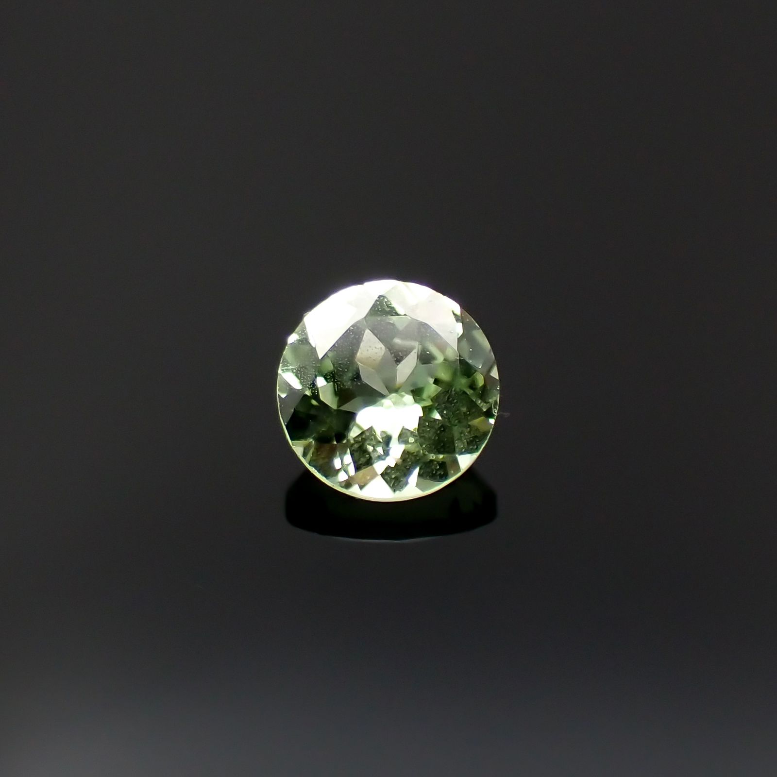 ミントガーネット タンザニア産 0.54ct[231023723]5.1x5.1mm前後