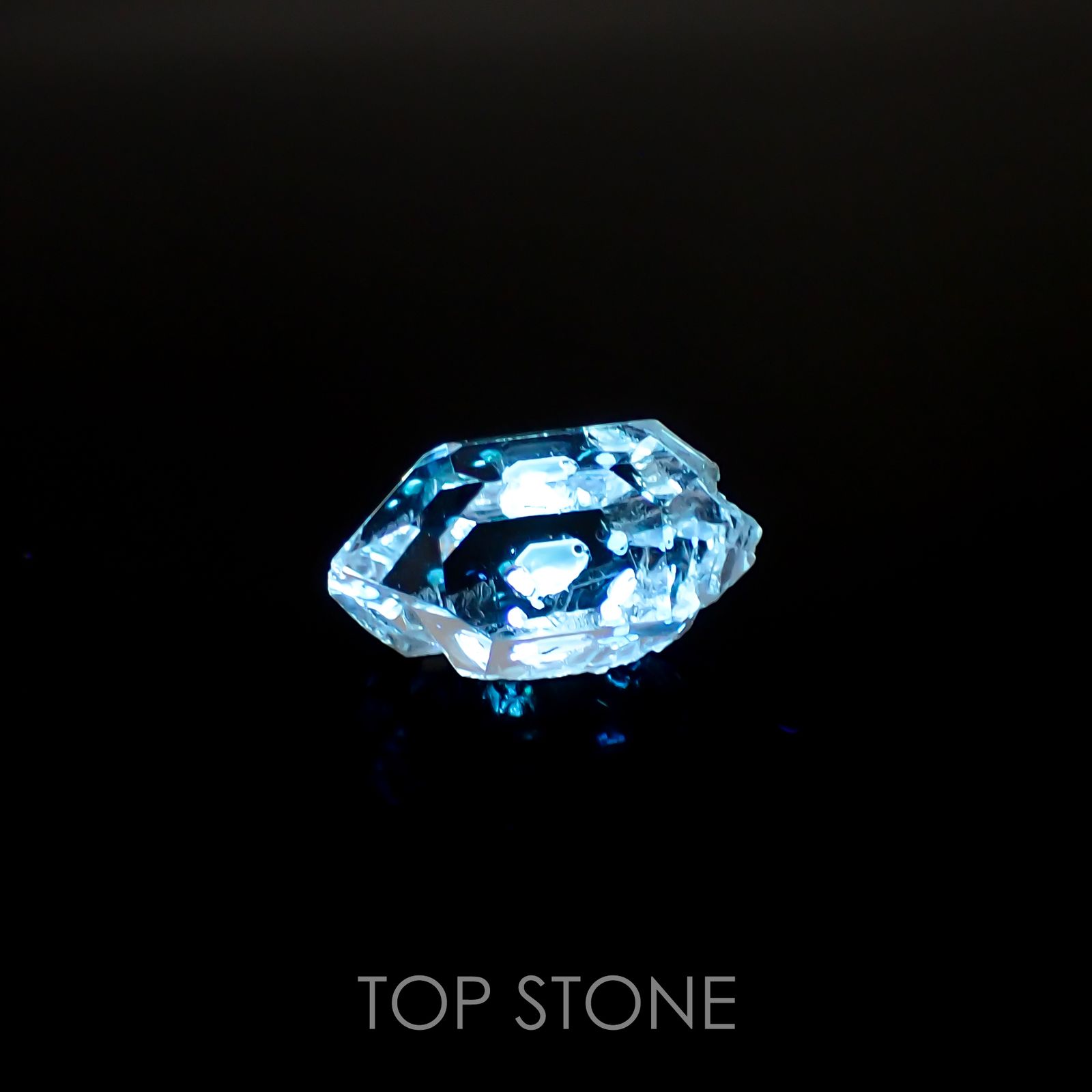 オイルインクォーツ 原石パキスタン産 7.64ct[220515871]16.1x9.7mm前後