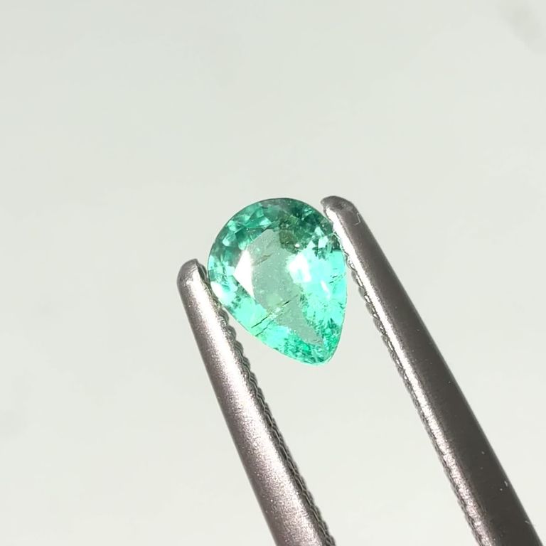 ブルーエメラルド(ブルーグリーンベリル) ザンビア産 0.22ct / 4.8x3 