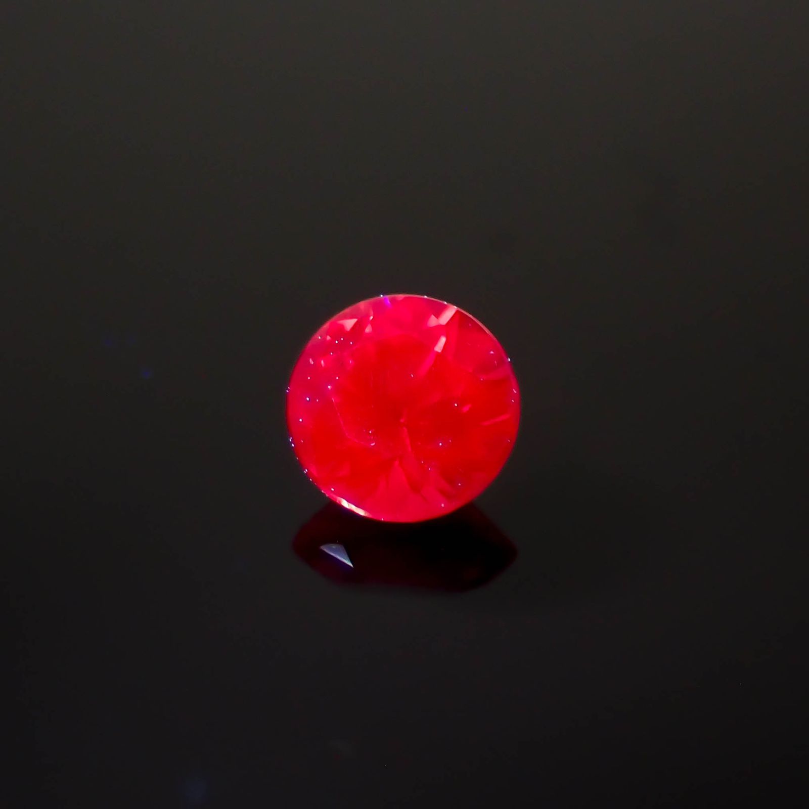 レッドスピネル ビルマ産 0.18ct[230722616]3.4x3.4mm前後