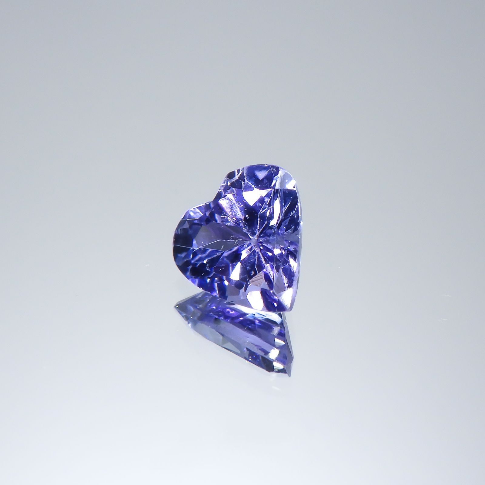 タンザナイト(宝石名タンザナイト)タンザニア産 0.47ct 識別済[220516049]5.1x5.2mm前後