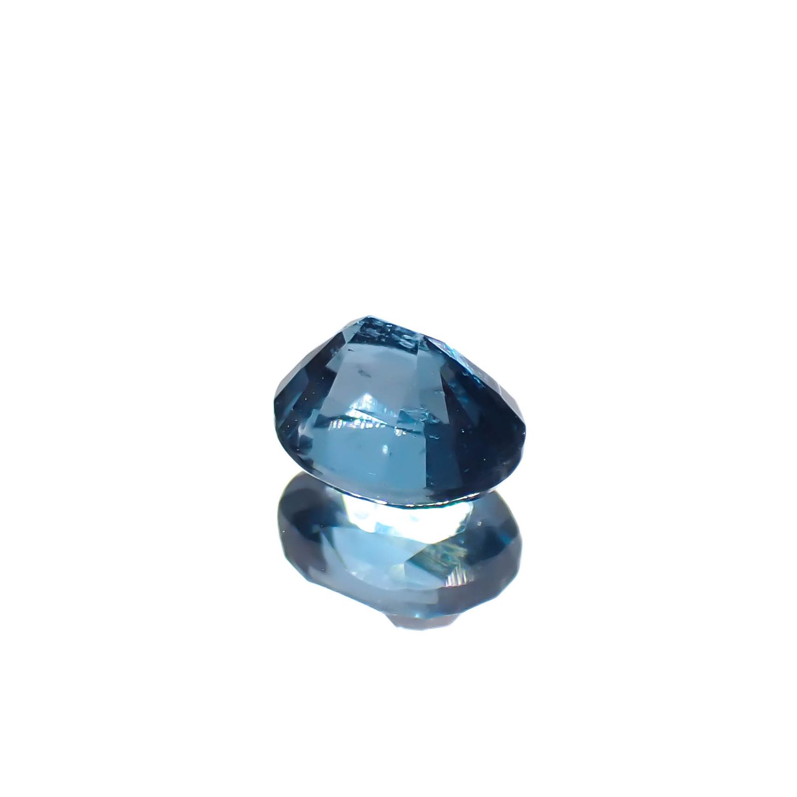 オーシャンブルーカイヤナイト(宝石名カイヤナイト)インド・オリッサ州産 0.54ct 識別済[240929160]5.1x4.1mm前後