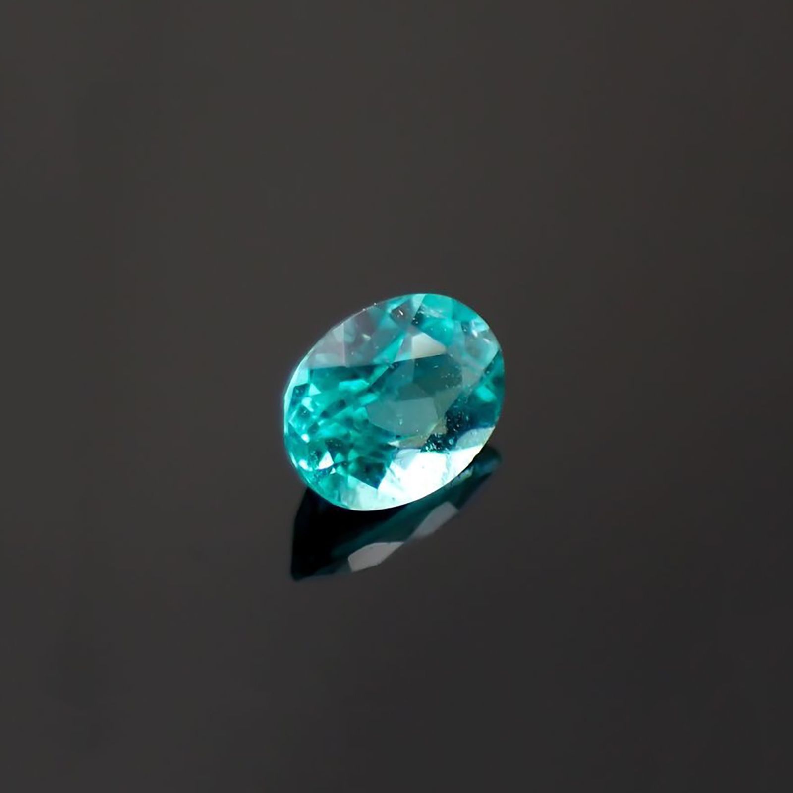 パライバトルマリン(宝石名トルマリン/別名パライバ・トルマリン)ブラジル産 識別済 0.084ct / 3.2x2.4mm前後 [221018773]