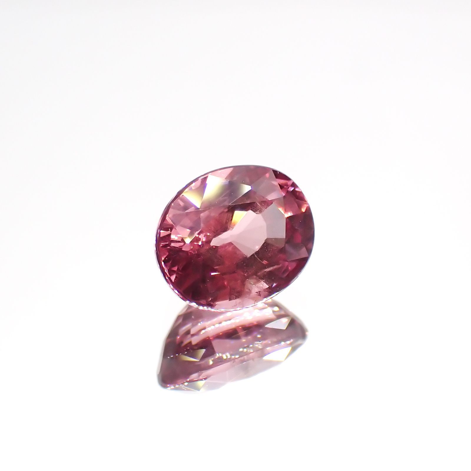 カラーシフトマラヤガーネット(宝石名ガーネット)タンザニア産 1.48ct 識別済[220115003]7x5.8mm前後