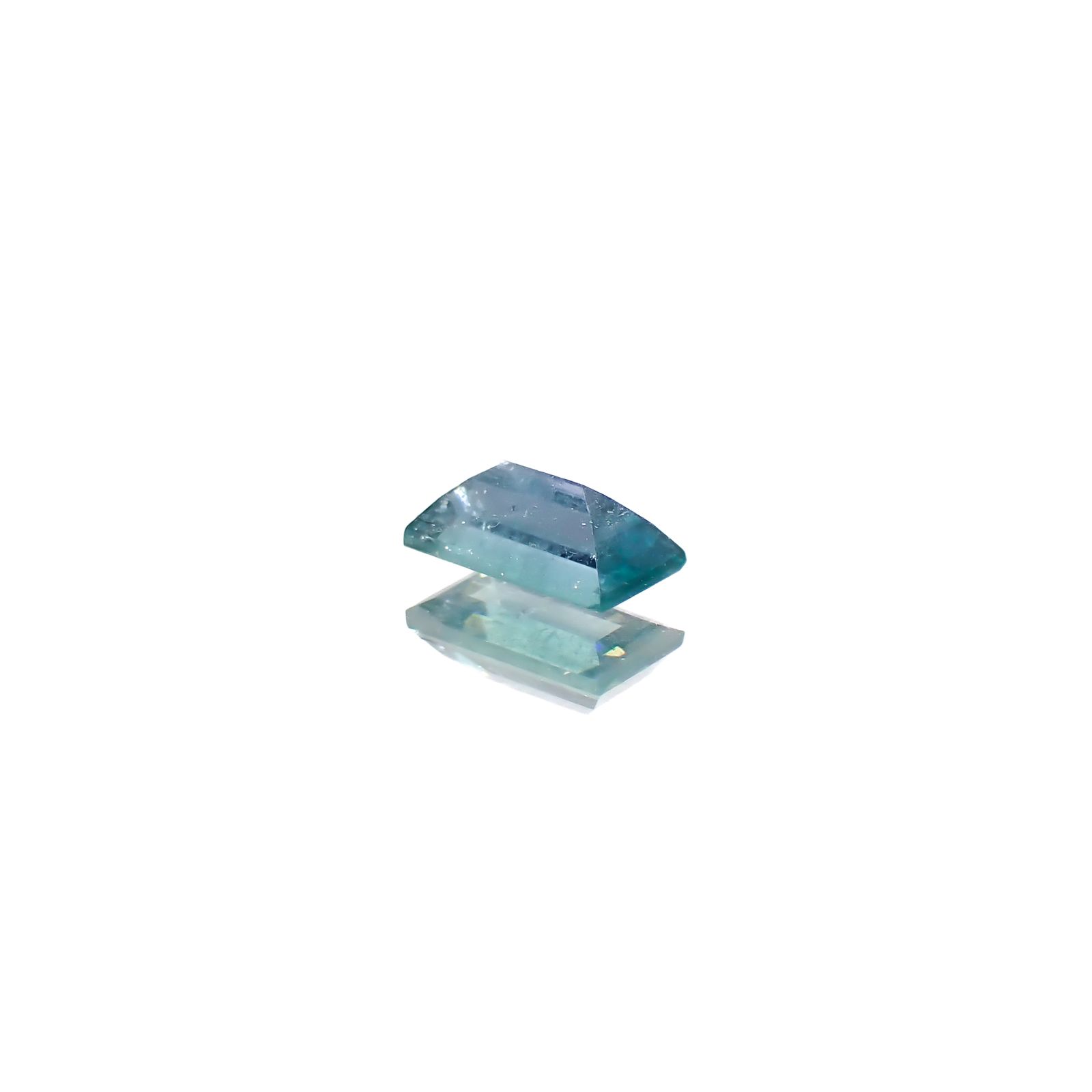 ブルーコーネルピン(宝石名ブルー・コーネルピン)タンザニア産 0.36ct 識別済[240527691]5.4x3mm前後