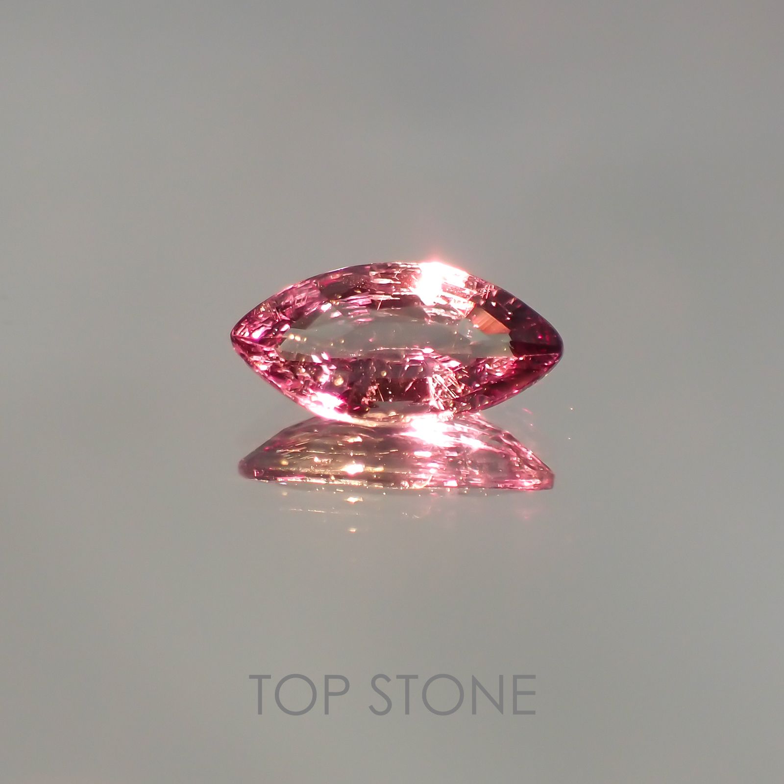 カラーチェンジガーネット(アレキタイプ) マダガスカル・ベキリー産 ルース 0.912ct[21029476]9.2×4.8mm前後