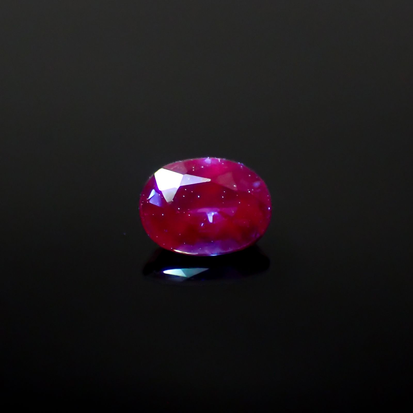 サファイア タンザニア産 0.28ct [241029194]4.5x3.4mm前後