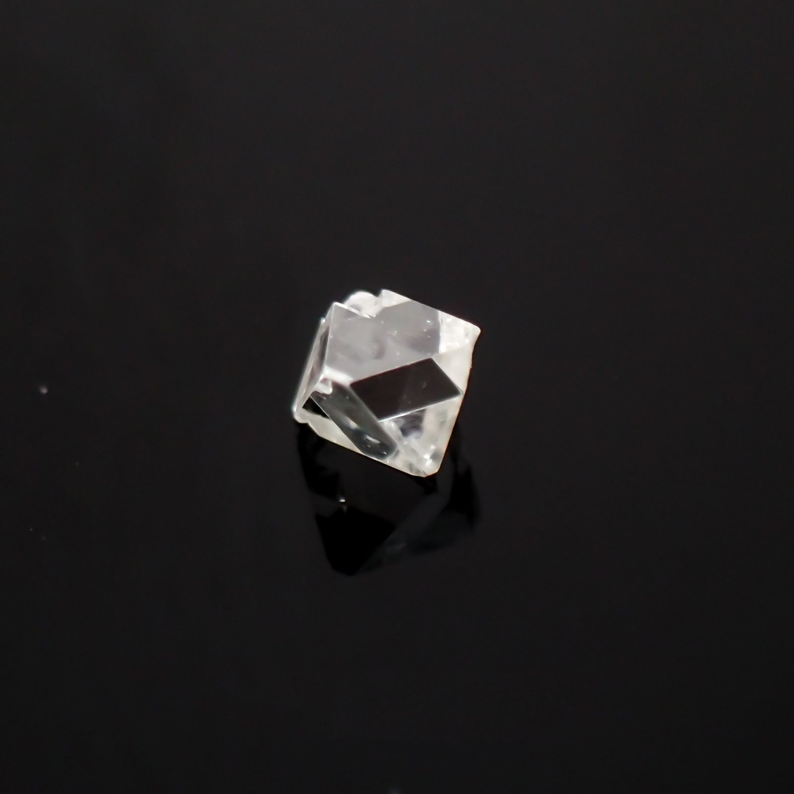 ソーヤブルダイヤモンド(宝石名ダイアモンド) ロシア産 原石・結晶 0.057ct 識別済[210410550]2.5×2.4mm前後